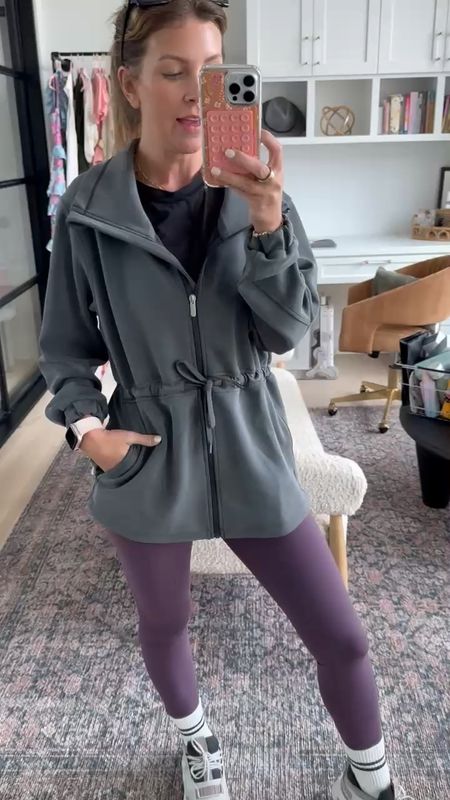 After Pilates, I grabbed lunch with a friend then ran to school pick up so I haven’t changed all day! I wanted to show you this new color of leggings I got because I’m obsessed! They’re so pretty and don’t show anything!

Lululemon, Pilates outfit, Pilates routine, leggings outfit, workout outfit 

#LTKstyletip #LTKfitness