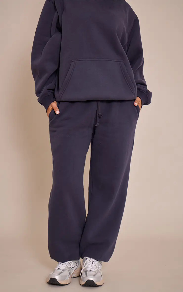 Petite Navy Cuffed Sweatpants | PrettyLittleThing UK