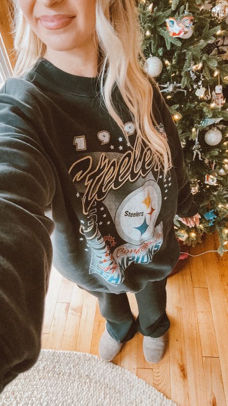 Steelers game day outfit 

Vintage Steelers sweatshirt, Abercrombie NFL, Pittsburgh Steelers game day outfit 

#LTKGiftGuide #LTKstyletip #LTKSeasonal