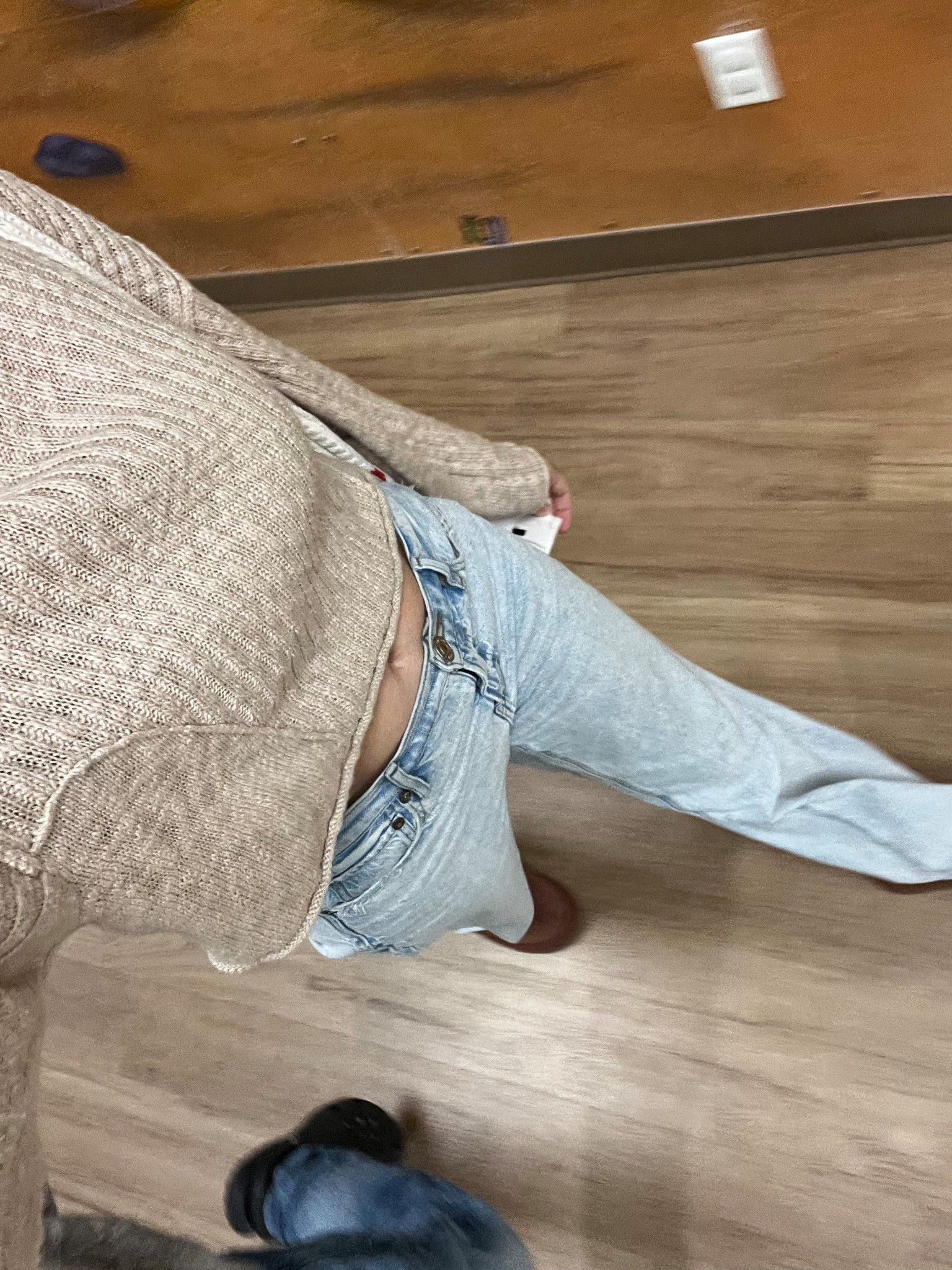 cozy fall outfit!! 🍂🍁

wearing size 2 in jeans, size small in sweater, and a size 10 in uggs

#LTKSeasonal