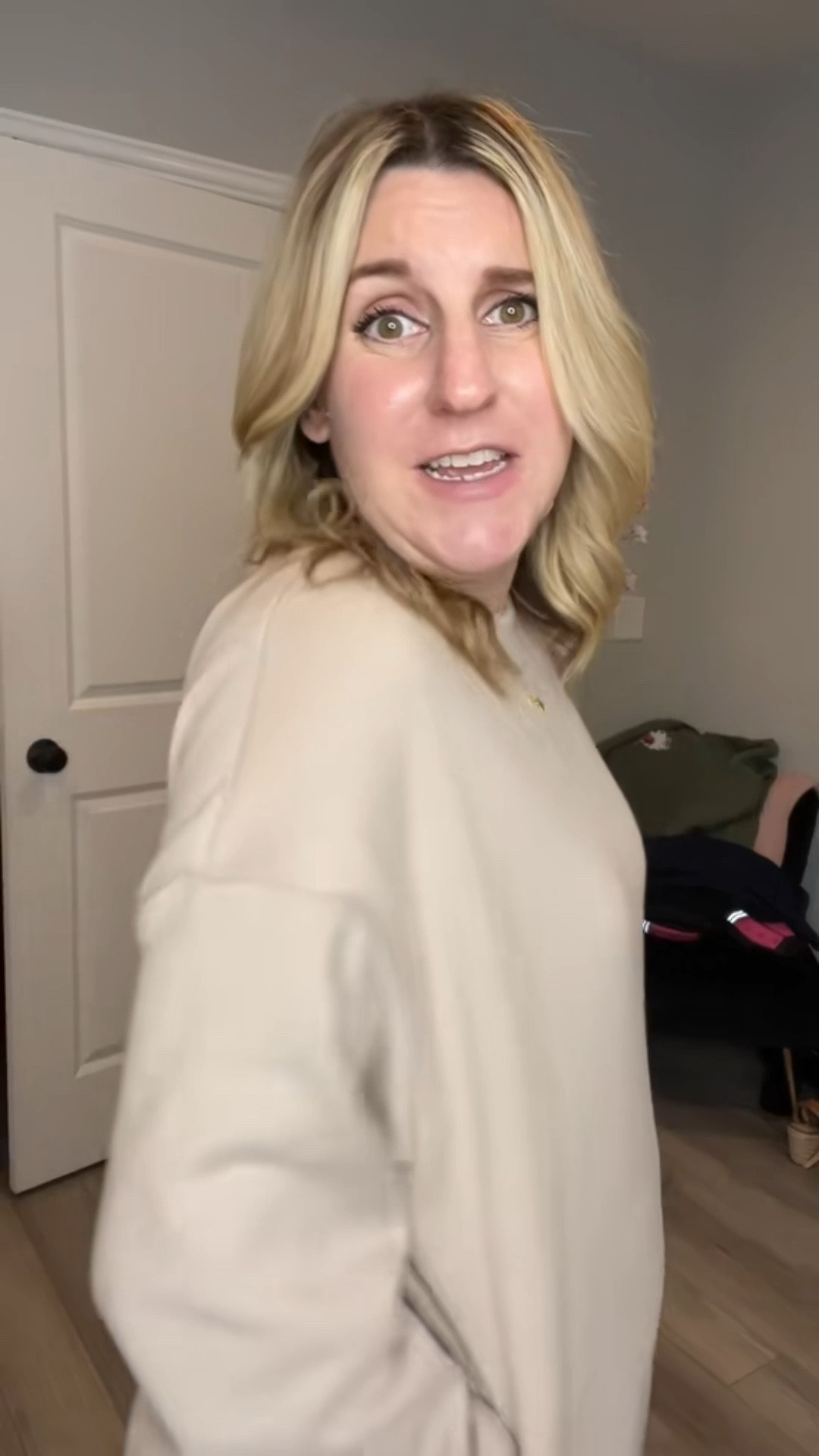 The coziest crewneck sweatshirt and it has pockets! 

#LTKSaleAlert #LTKSeasonal #LTKFindsUnder50