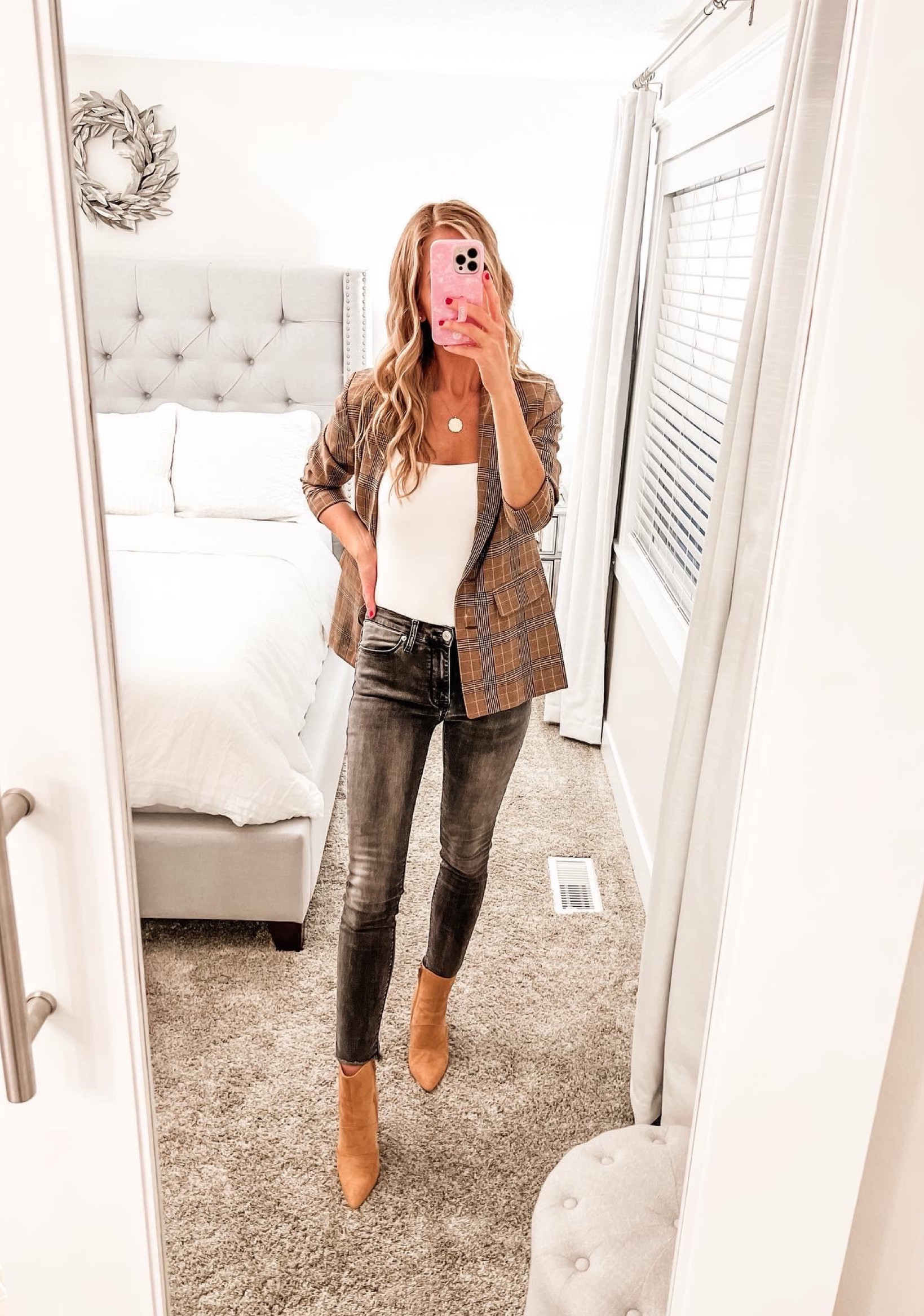 Perfect Plaid Blazer 🤎🖤🤍!!!

Blazer (XS)
Bodysuit (S)
Jeans (27)
Boots (TTS)

#plaid #blazer #fall #outfit #ideas #inspo #thanksgiving #brown #booties #tan #camel #grey #skinny #jeans #white #bodysuit #work #jacket #holiday #friendsgiving

#LTKstyletip #LTKHoliday #LTKworkwear