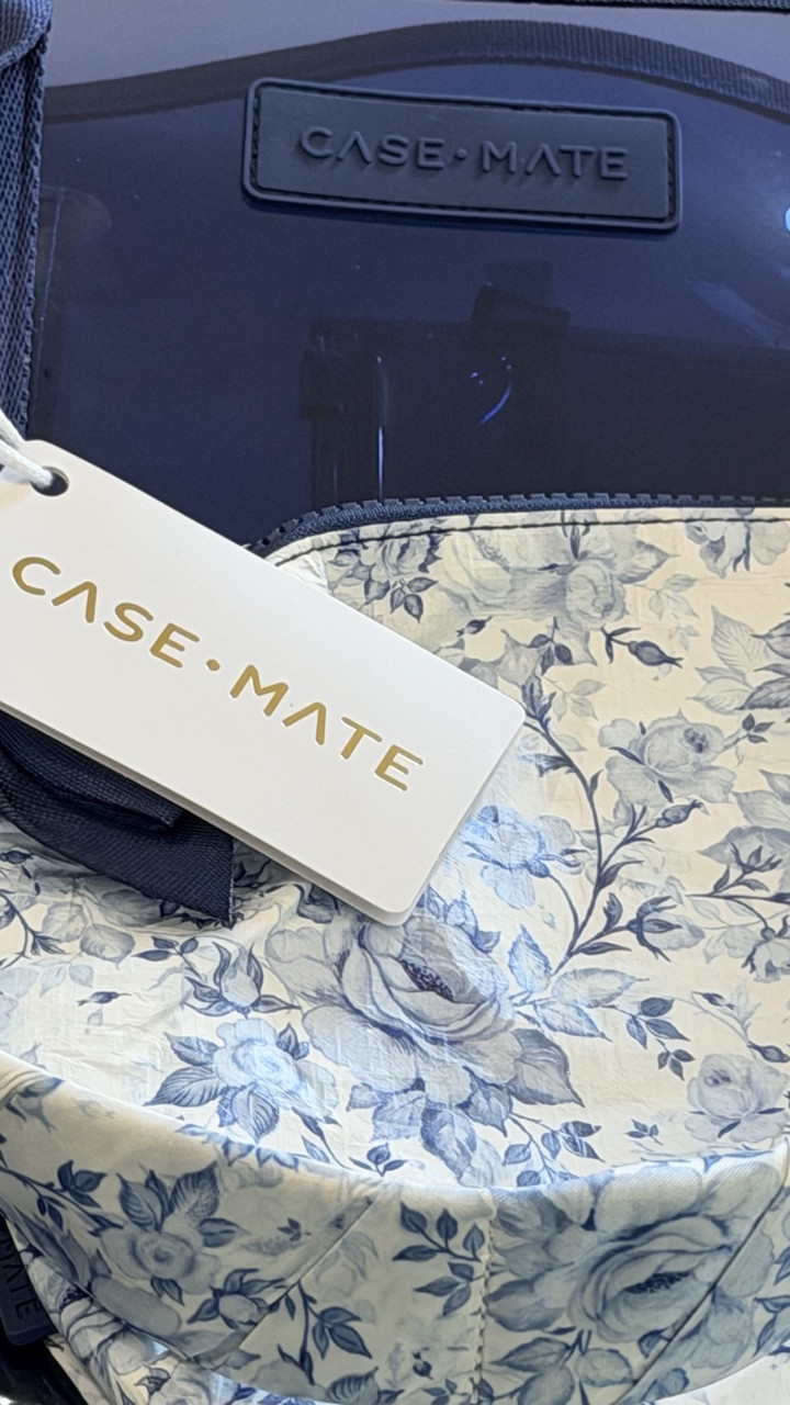 This color and print💙💙💙
#casemate #totebag #makeupbag #summerbag #summeressentials

#LTKActive #LTKBeauty #LTKootd