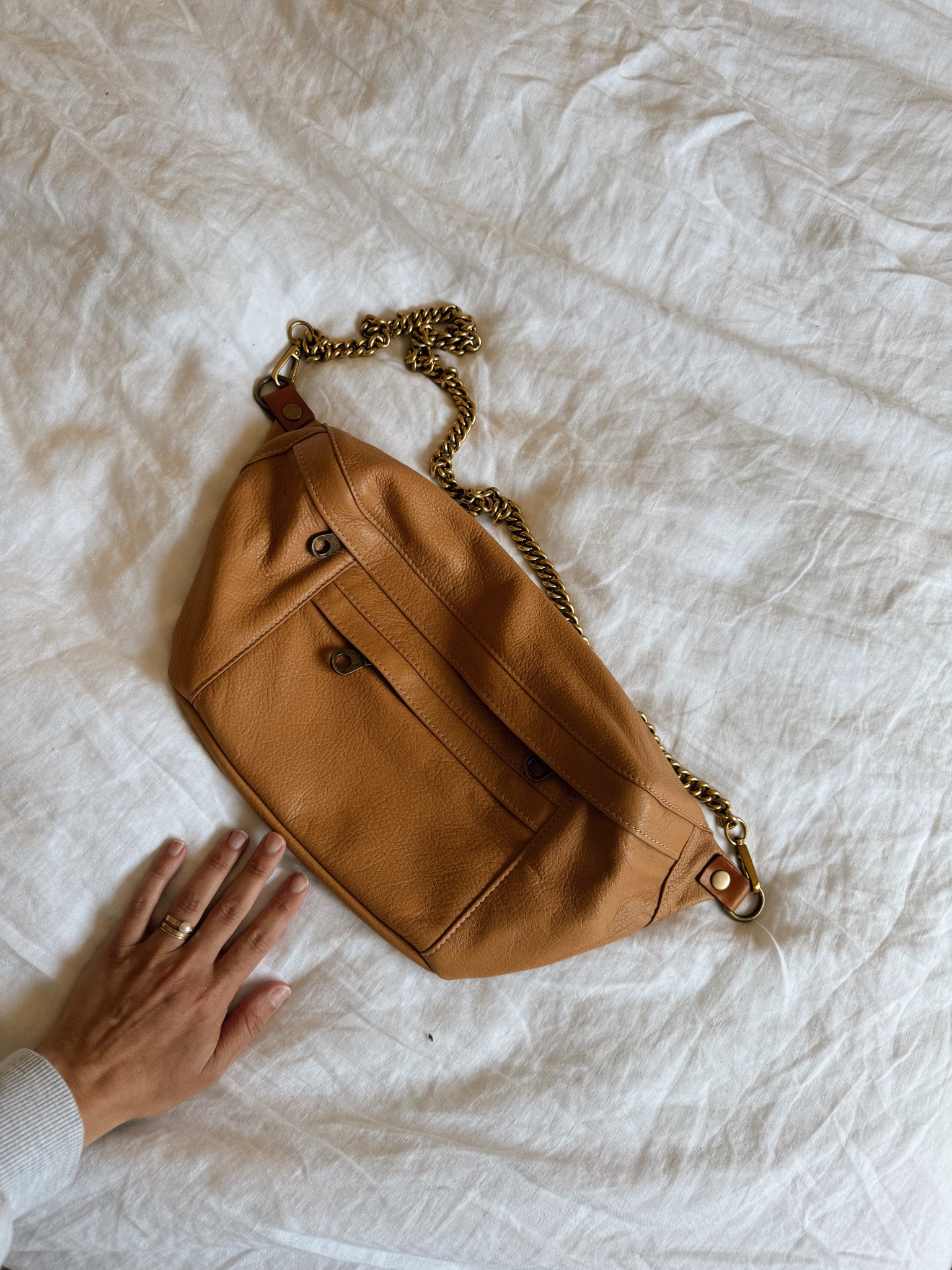 Cutest sling bag!!! I use it in place of my diaper bag when i'm running errands!

#slingbag #purse #leather

#LTKStyleTip #LTKKids