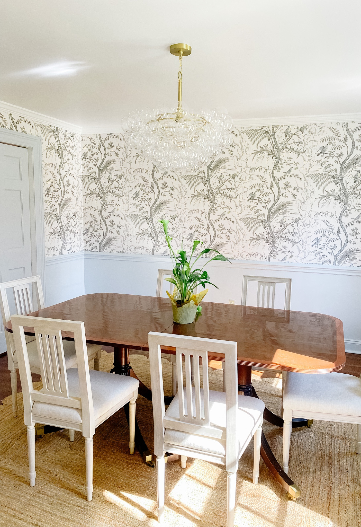 Dining room, dining room wallpaper, dining chairs, dining room table, rug, interiors, home decor, lighting 

#LTKhome #LTKFind