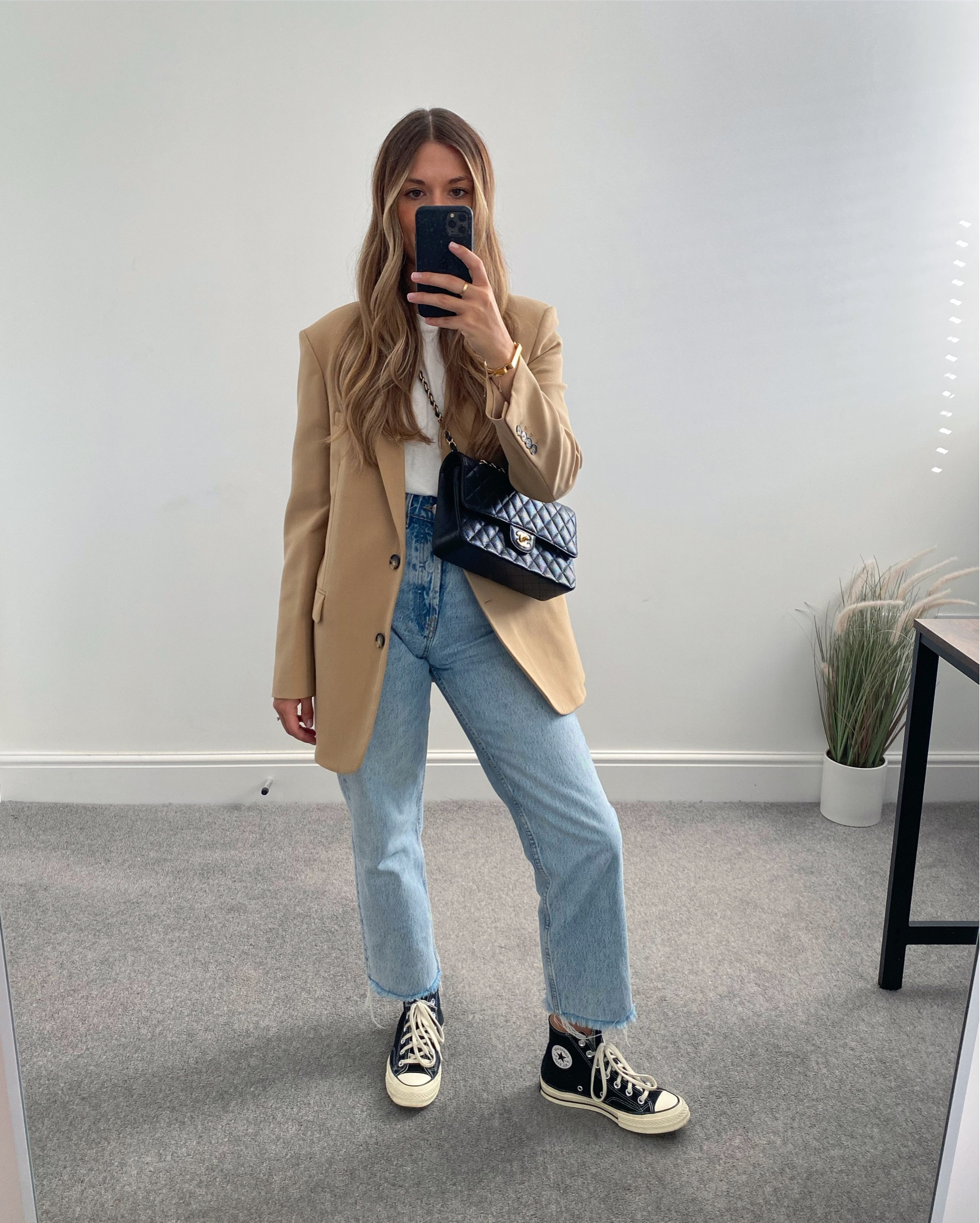 Classic autumn basics 🍂

Beige blazer, white T-shirt, cropped leg jeans, converse 70s and Chanel bag. 



#LTKstyletip #LTKeurope #LTKSeasonal