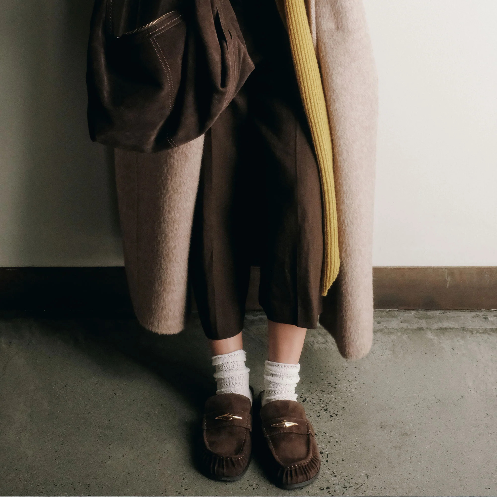 Jodero Flats Dk Brown Suede | DolceVita.com