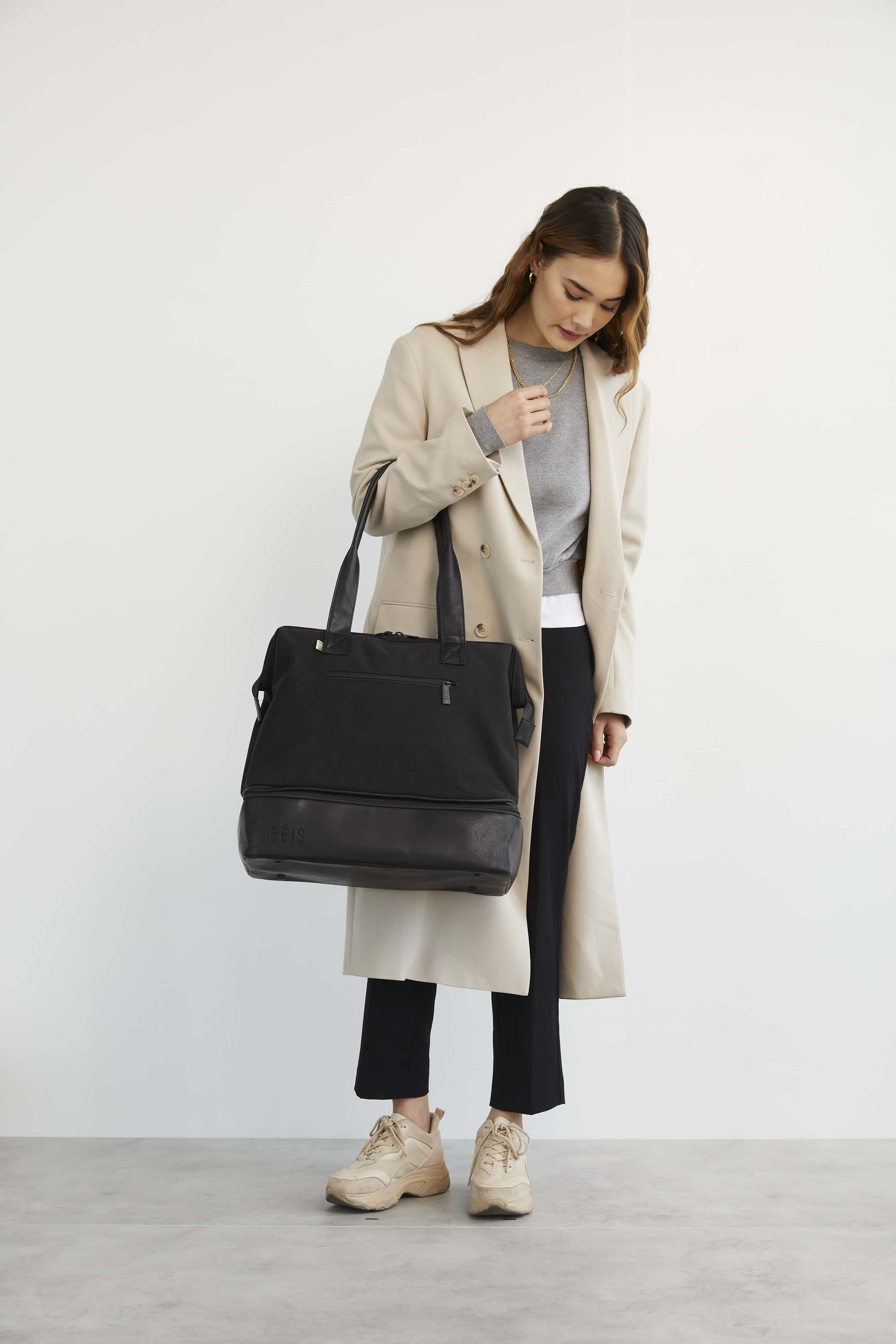 BÉIS 'The Mini Weekender' in Black - Black Travel Bag & Duffle Bag | BEIS