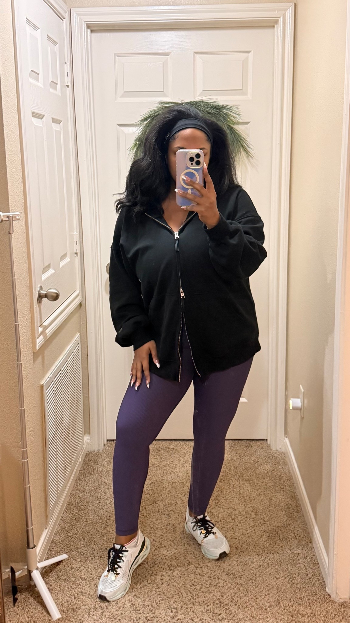 An easy Saturday morning outfit to go walk to get coffee. Love these leggings from Old Navy. They have pockets. I’m also a huge fan of this jacket from Fabletics.

#LTKdayinmylife #LTKootd #LTKgrwm