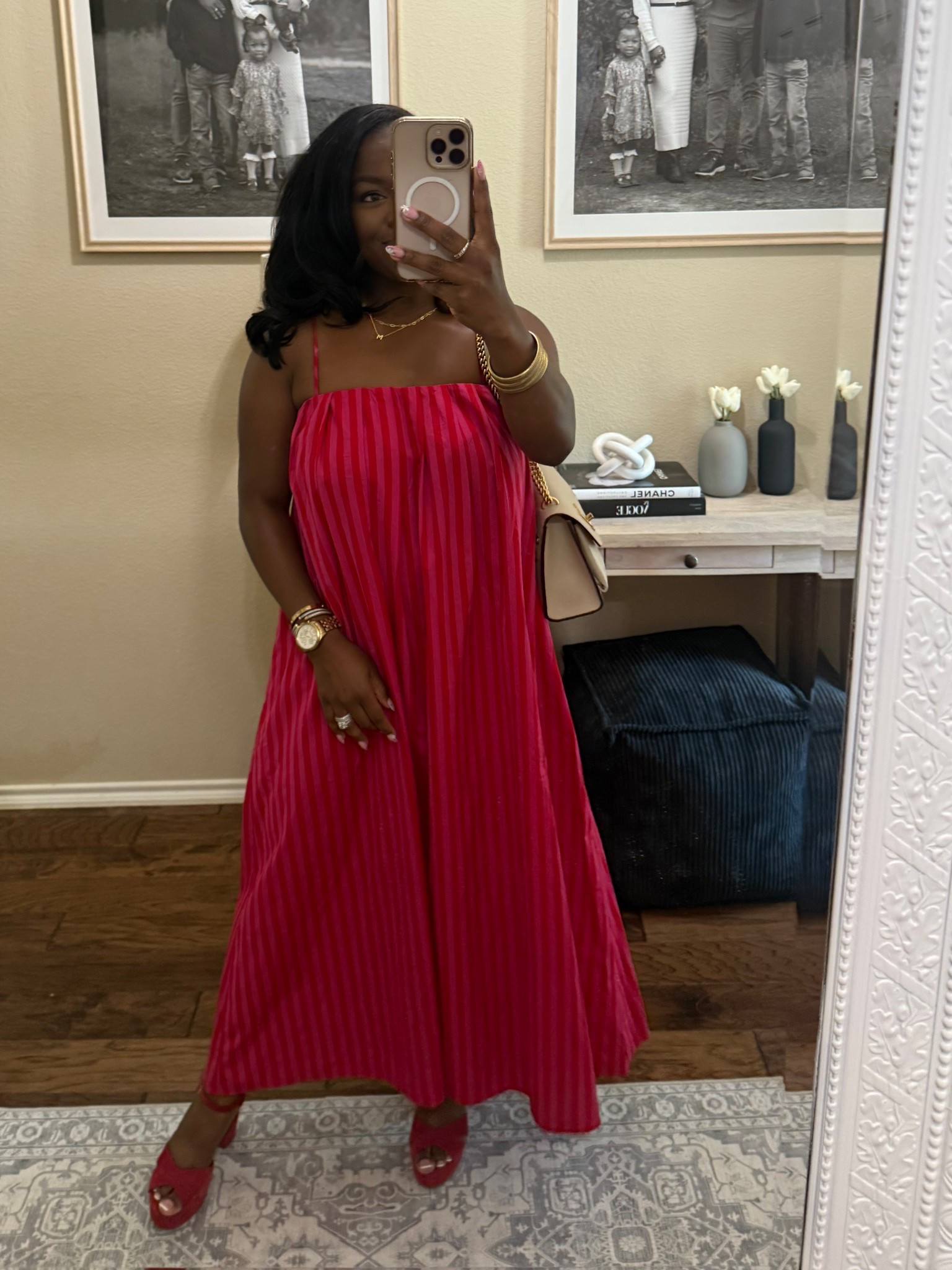 The most flattering dress!! This color was so amazing m, the picture doesn’t do it justice! 