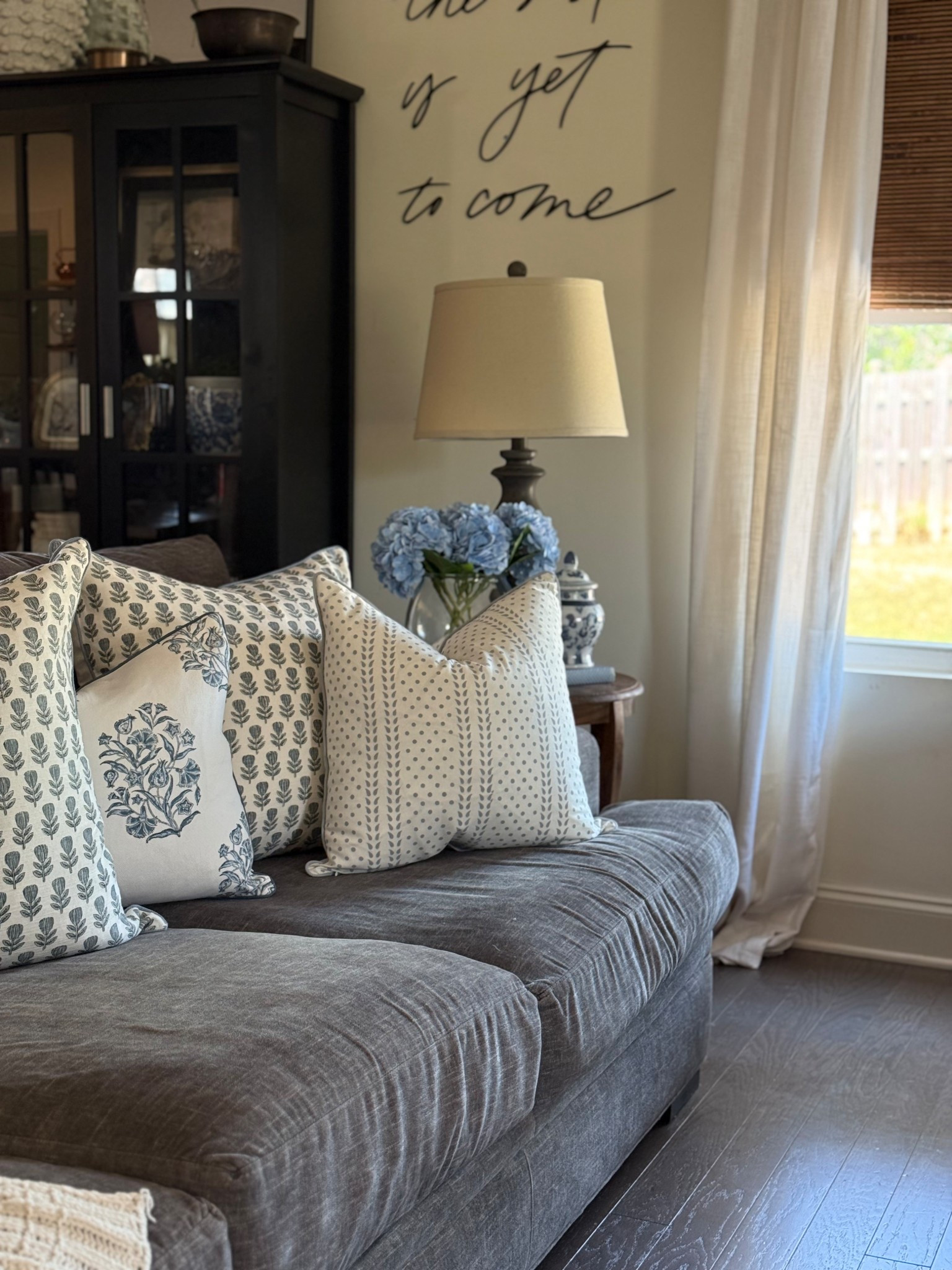Gorgeous throw pillow covers to spruce up your space for Spring/Summer


Blue & white decor, Traditional home style, cozy home

#LTKHome #LTKU #LTKSeasonal
