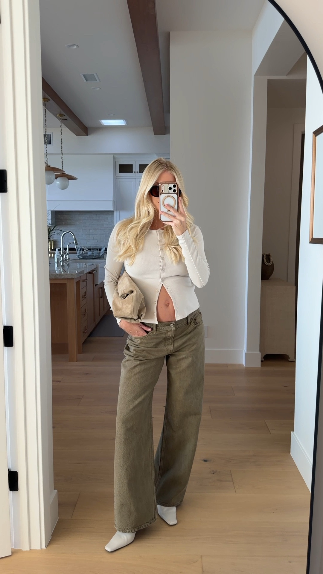 Wearing a small in top (warm beige), 29 reg in jeans- sized up 3 for pregnancy  (light brown), shoes run tts! #kathleenpost

Casual chic look, lunch date outfit, spring transition look, bunk friendly, maternity look

 

#LTKmomlife #LTKBump #LTKdayinmylife #LTKSeasonal #LTKootd