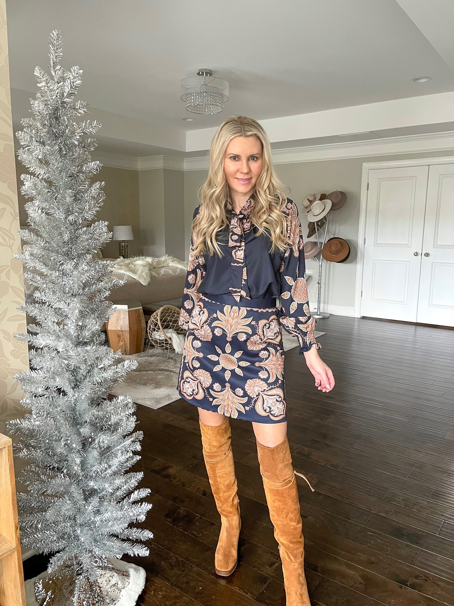 Love this two piece skirt set!

Winter outfit, over the knee boots, Shein

#LTKSeasonal #LTKstyletip #LTKshoecrush