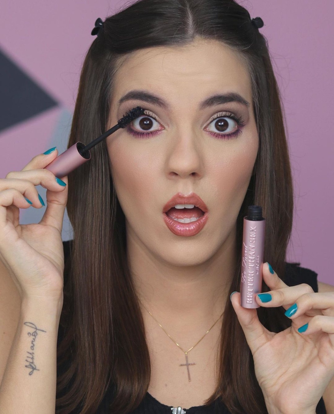 Uma das minhas máscaras de cílios FAVORITAS da vida há ANOS!! 😍 Até perdi as contas de quantas já usei. 😂
A Better Than Sex da Too Faced tem o pincel no formato perfeito para alongar bem seus cílios. É meu amorzinho e tem todo meu coração!! 💖

#LTKbrasil #LTKbeauty