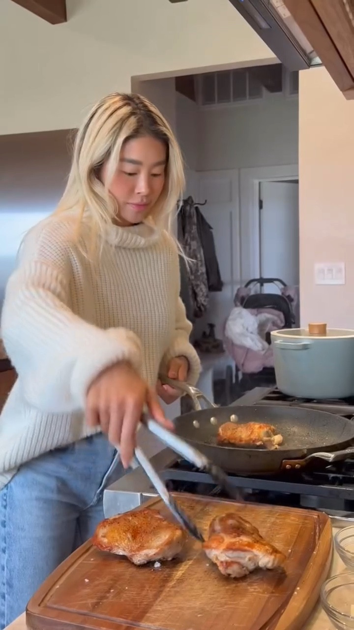 MISO BUTTER CHICKEN🍗 🤤🧈

These two flavors combined tossed with a little garlic is like heaven on a plate!

I like to meal prep the chicken ahead of the week to have in a warm macro bowl or tossed fresh in a salad when I’m short on time. It’s become a weekly staple 🙌🏼 get the full recipe on my blog! Rrayyme.com

#japanese #easyrecipe #salad #macro #bowl #recipe #chickenrecipes #healthyeating