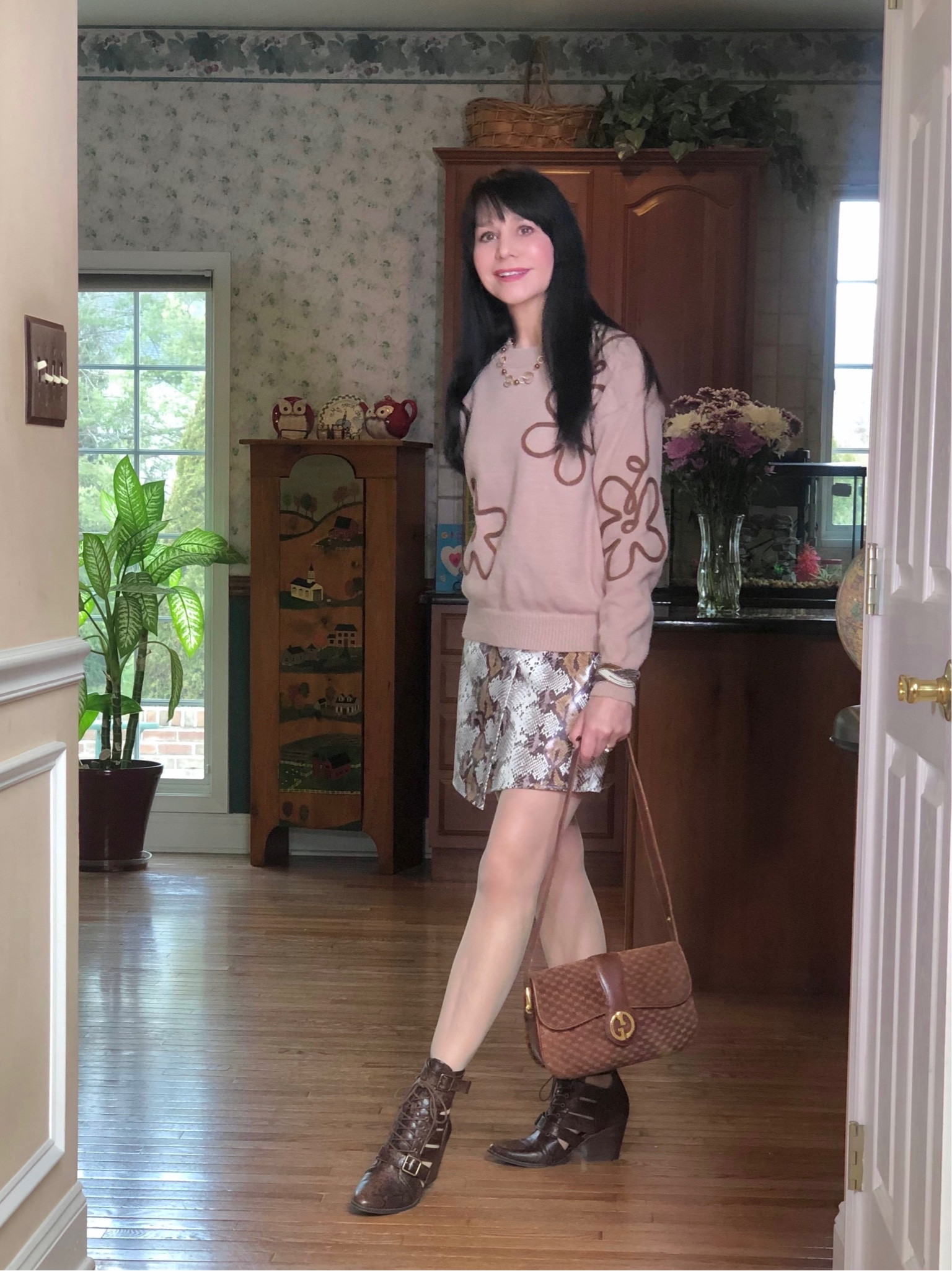 Still bundling in sweaters here but making it fun with this abstract floral design and lighter, more neutral colors! With the wind chill, this felt like the coldest weekend of the year so far—even had a few snow squalls!