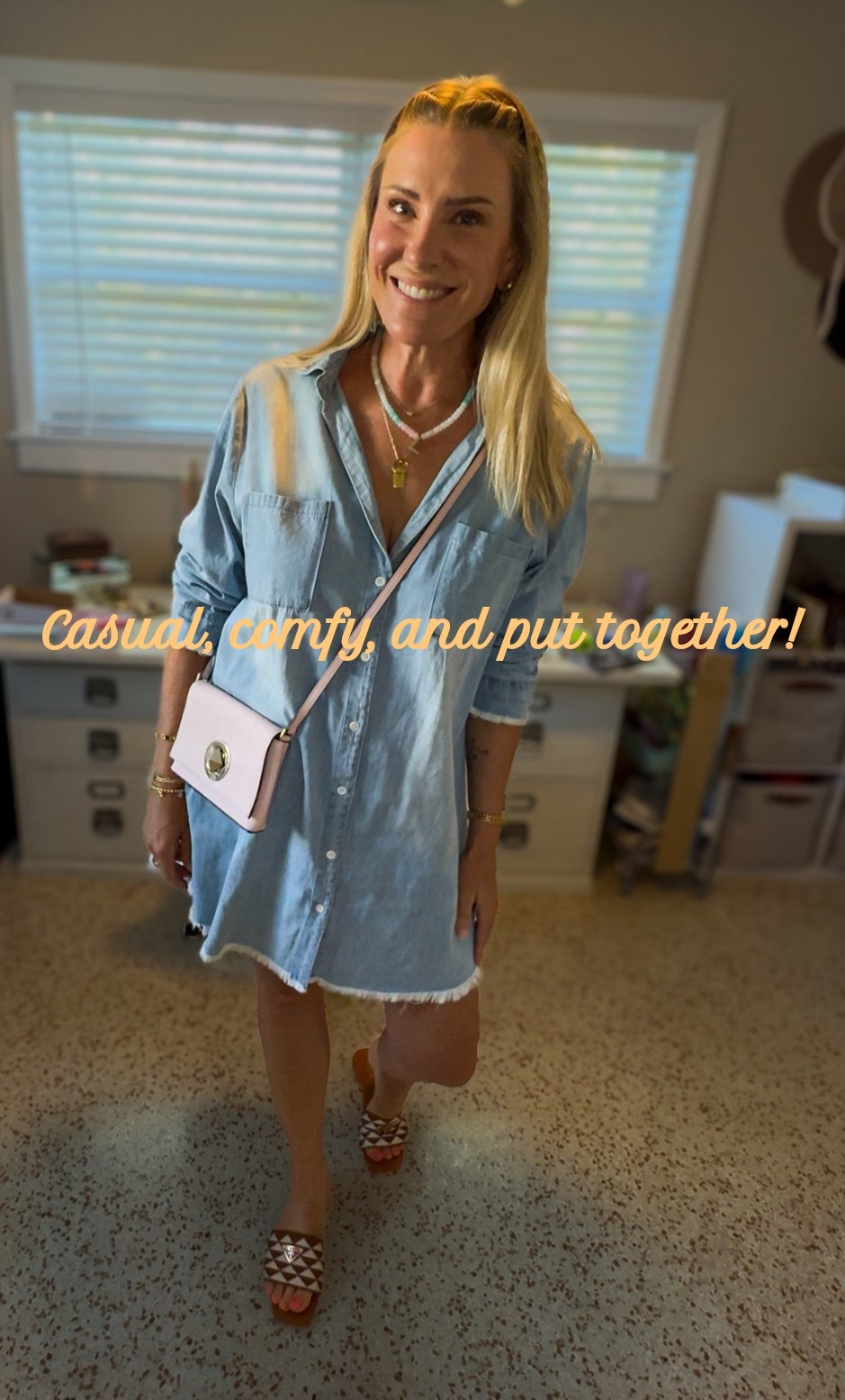 Stay casual and comfy…but also look put together! Also, head to my I-G stories for tips on how to keep your sleeves at the perfect spot all day and your collar open to display your jewelry! 😉 

Hi! I’m Lisa. I live in Florida. 5’10” size 10, recently lost ~50 lbs and trying to figure out my new style. 

#midsizestyle #casualdress #onthego #floridastyle 