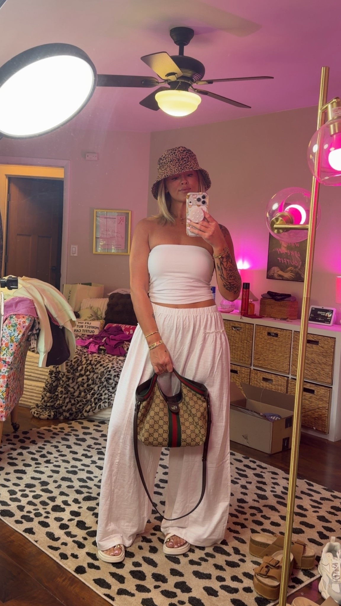 Medium in set and my hat is from aerie it’s sold out but I found one from H&M and linked it ❤️