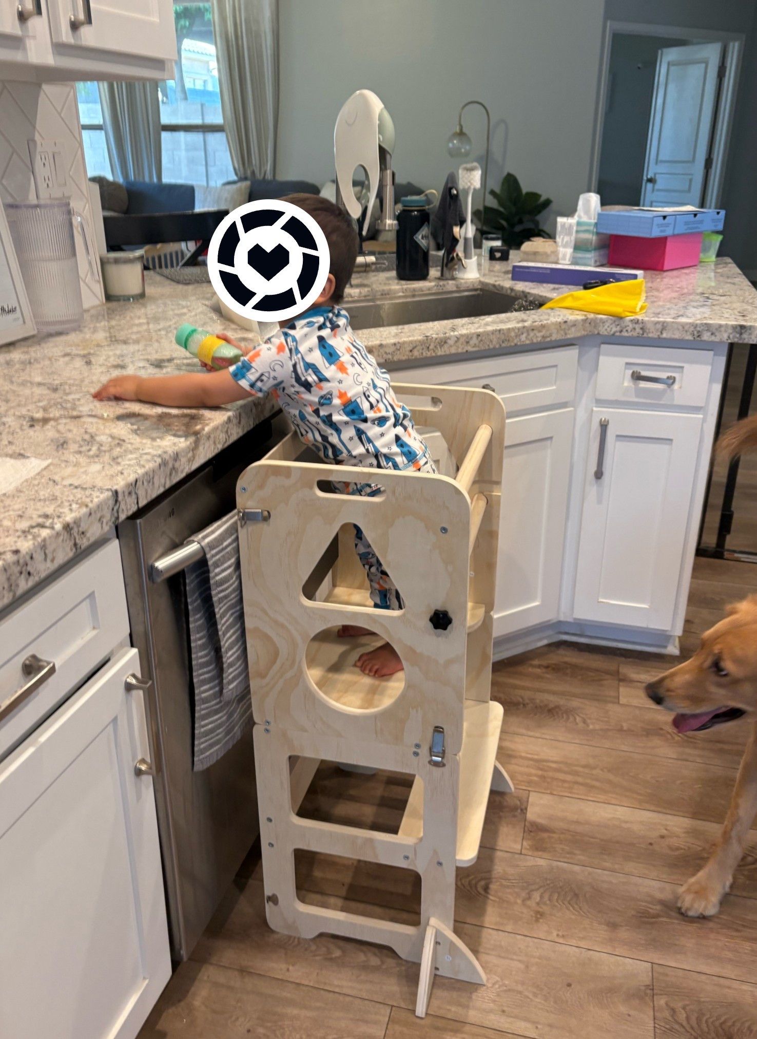 La mejor torre Montessori para ti pequeño, es súper práctica y además se puede transformar también en una mesita para pintar

#LTKBaby #LTKmomlife