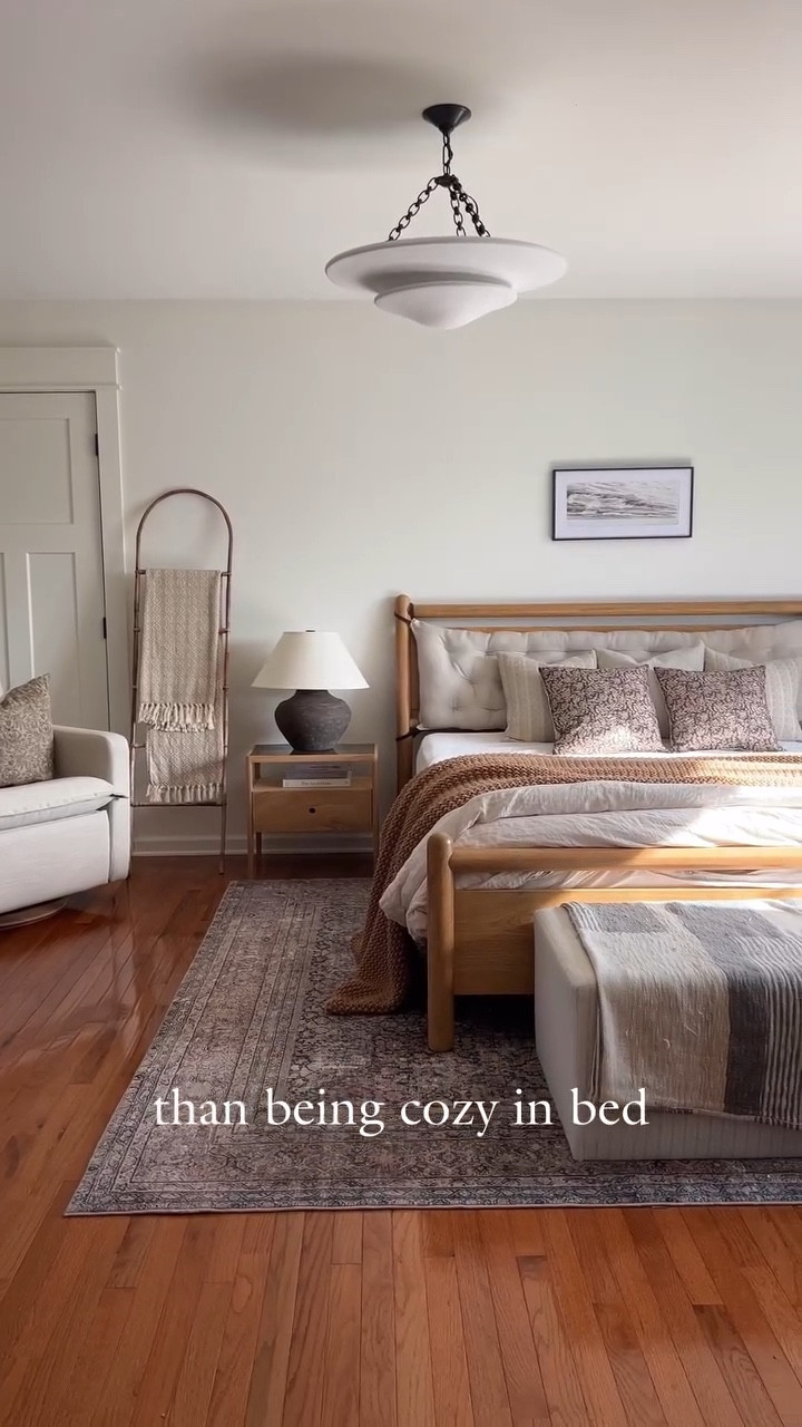My personality these days 😂 Just want to be cozy! Happy Saturday! 

🔗Comment SHOP for links! 

#bedroomdesign #bedroomdecor #masterbedroom #cozyvibes #mycozyhome #cozyhome #hyggehome