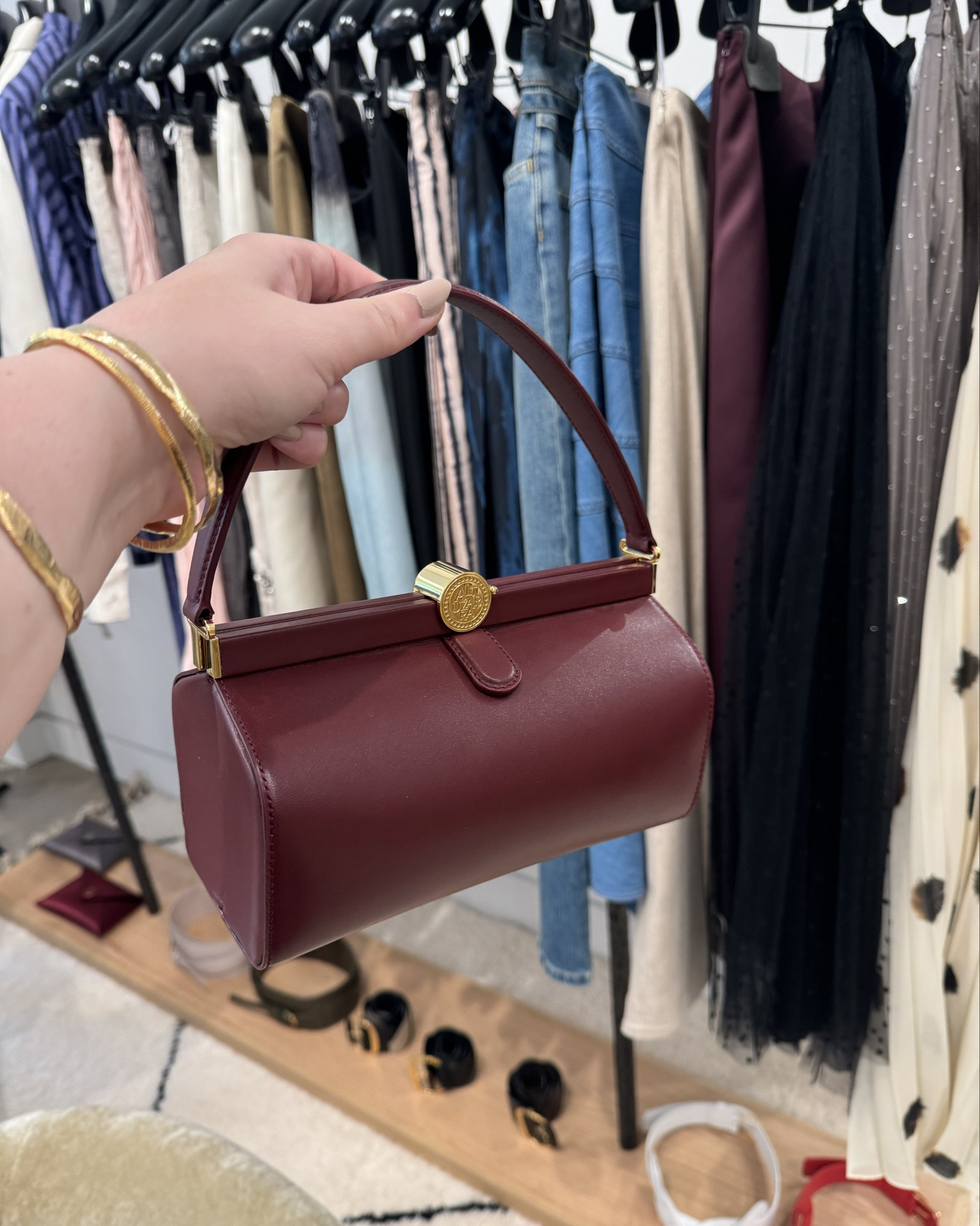 Drooling over this incredibly timeless Doctor Bag style by Altuzarra 🌹🌹🌹🌹🌹