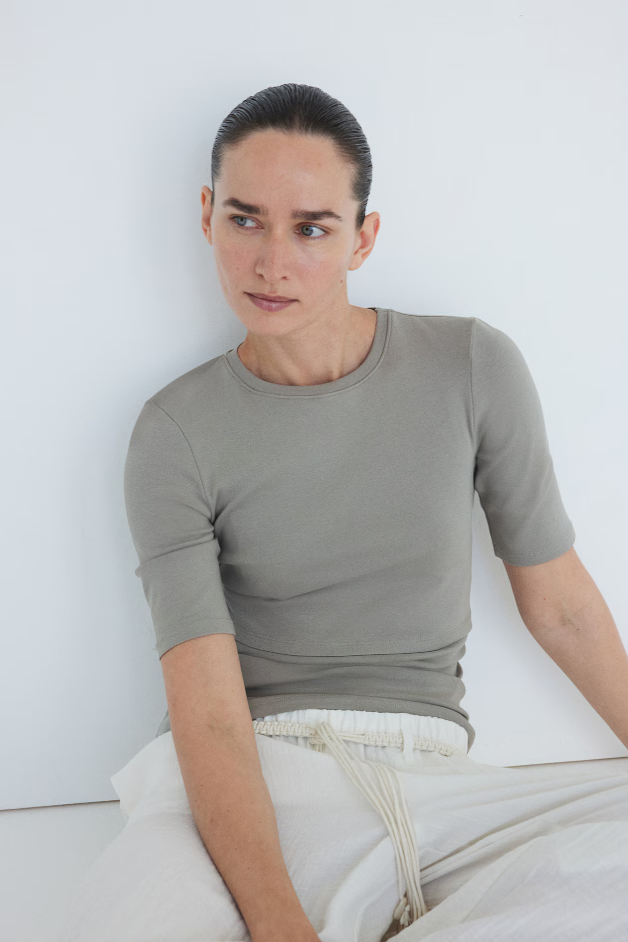 MAMA 2-pack nursing tops - Round neck - Short sleeve - Light dusty green/White - Ladies | H&M GB | H&M (UK, MY, IN, SG, PH, TW, HK)