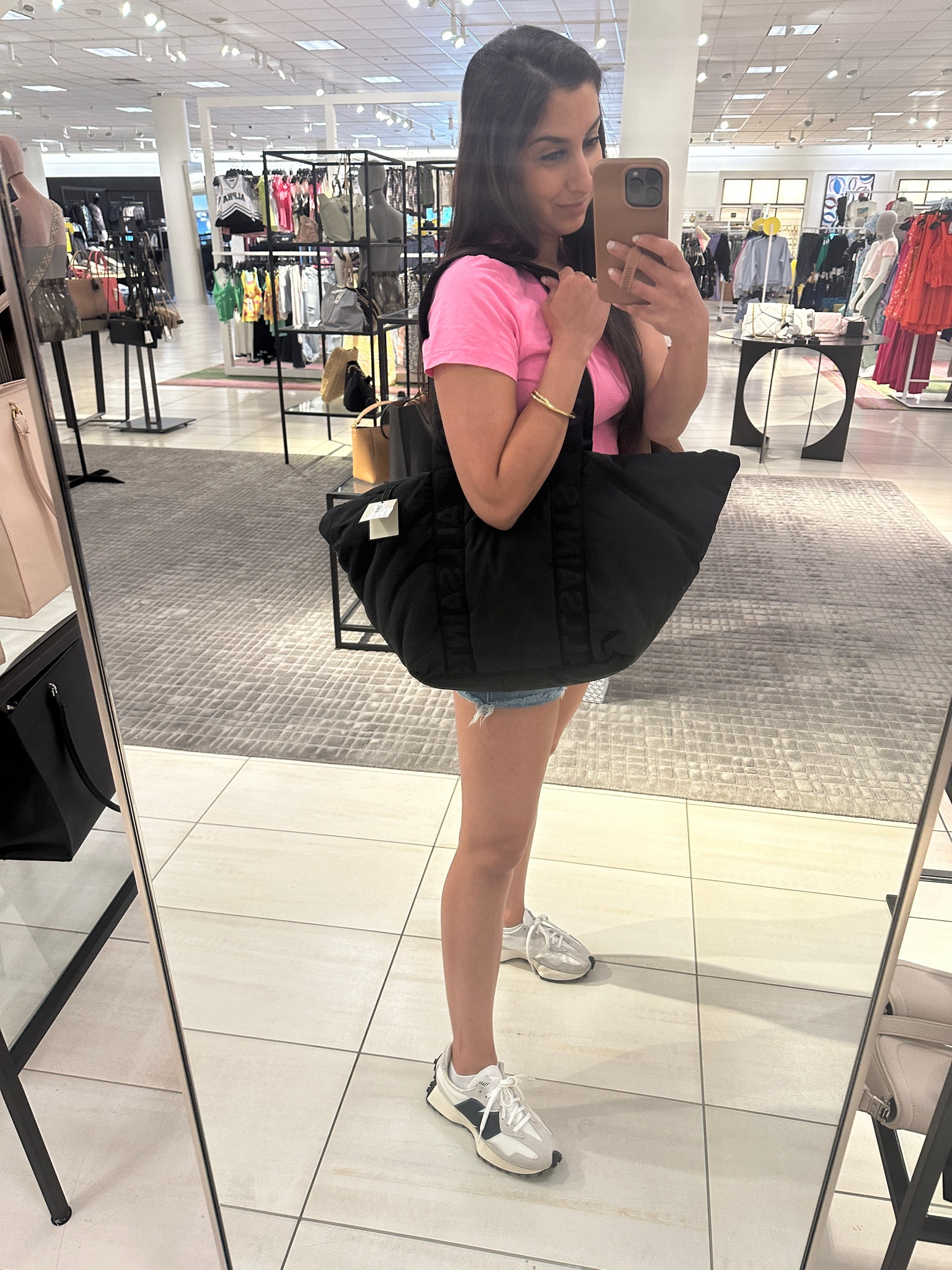 Spotted this all saints tote …perfect size for gym to work!! I love the puffy material and shape 🤩🖤

Nsale, Nordstrom sale 2024, fall fashion, fall outfits, fall finds, tote, bag, fall bags, what’s in my bag, all saints, Nordstrom fall finds

#LTKxNSale #LTKSummerSales 

#LTKItBag
