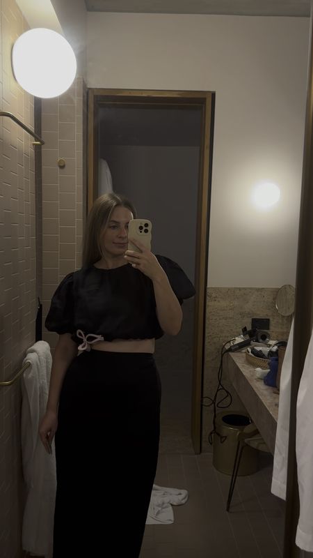 I’ve had this black linen skirt & top set for a year now & am still obsessed with it. I wear it on the regular. I’m wearing a size ten top & eight skirt. 

#LTKaustralia
