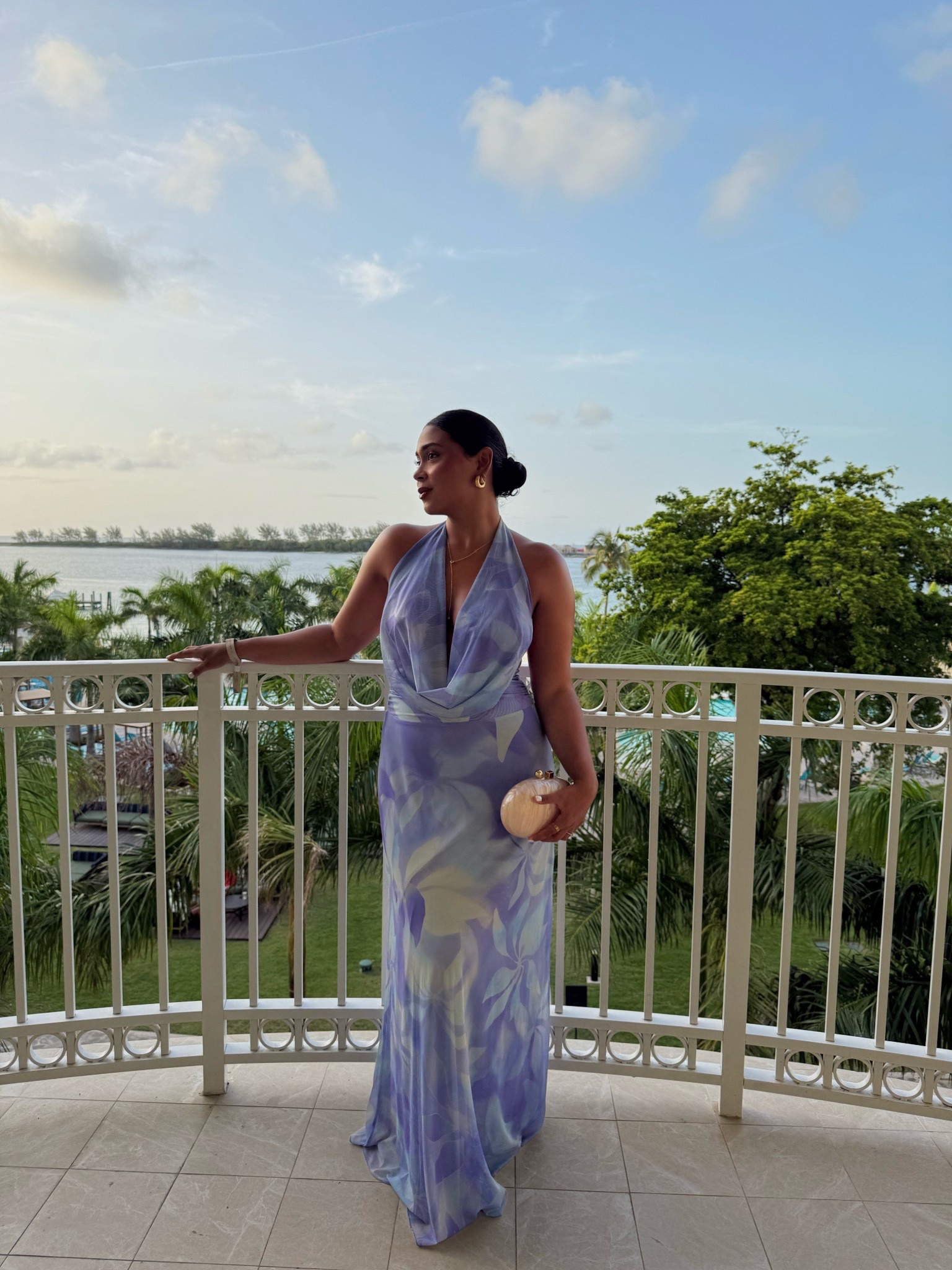 Peppermayo dress💜runs true to size (SO stretchy & comfy, no zipper) wearing a US 8, comes in so many other colors too