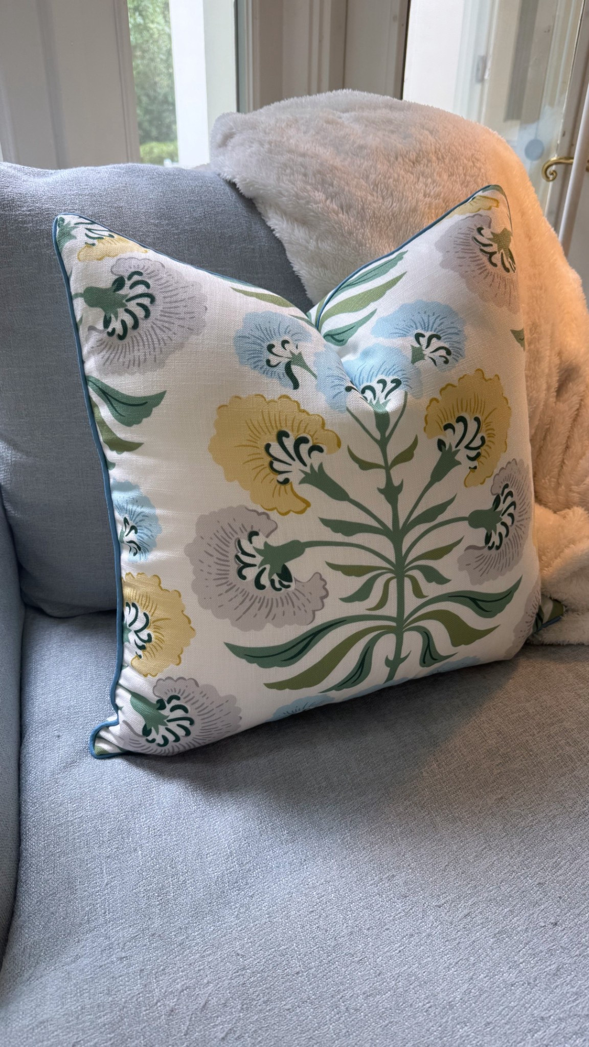 amazon throw pillow i can not get over this 🩵💚

#LTKSummerEdit #LTKHome #LTKFindsUnder50