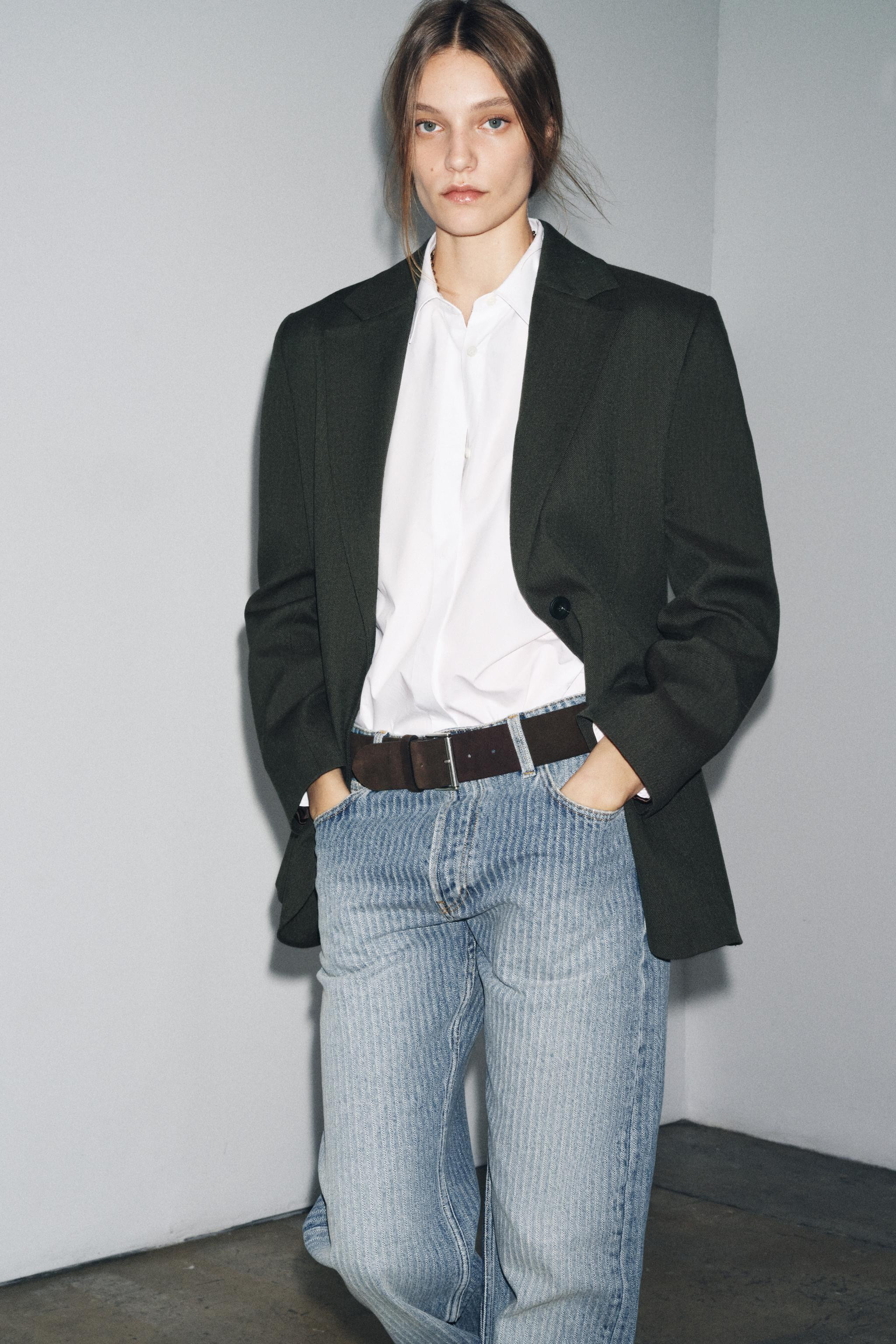 JEANS ZW KOLLEKTION GERADES BEIN MIT STREIFEN MITTELHOHEM BUND | Zara DE