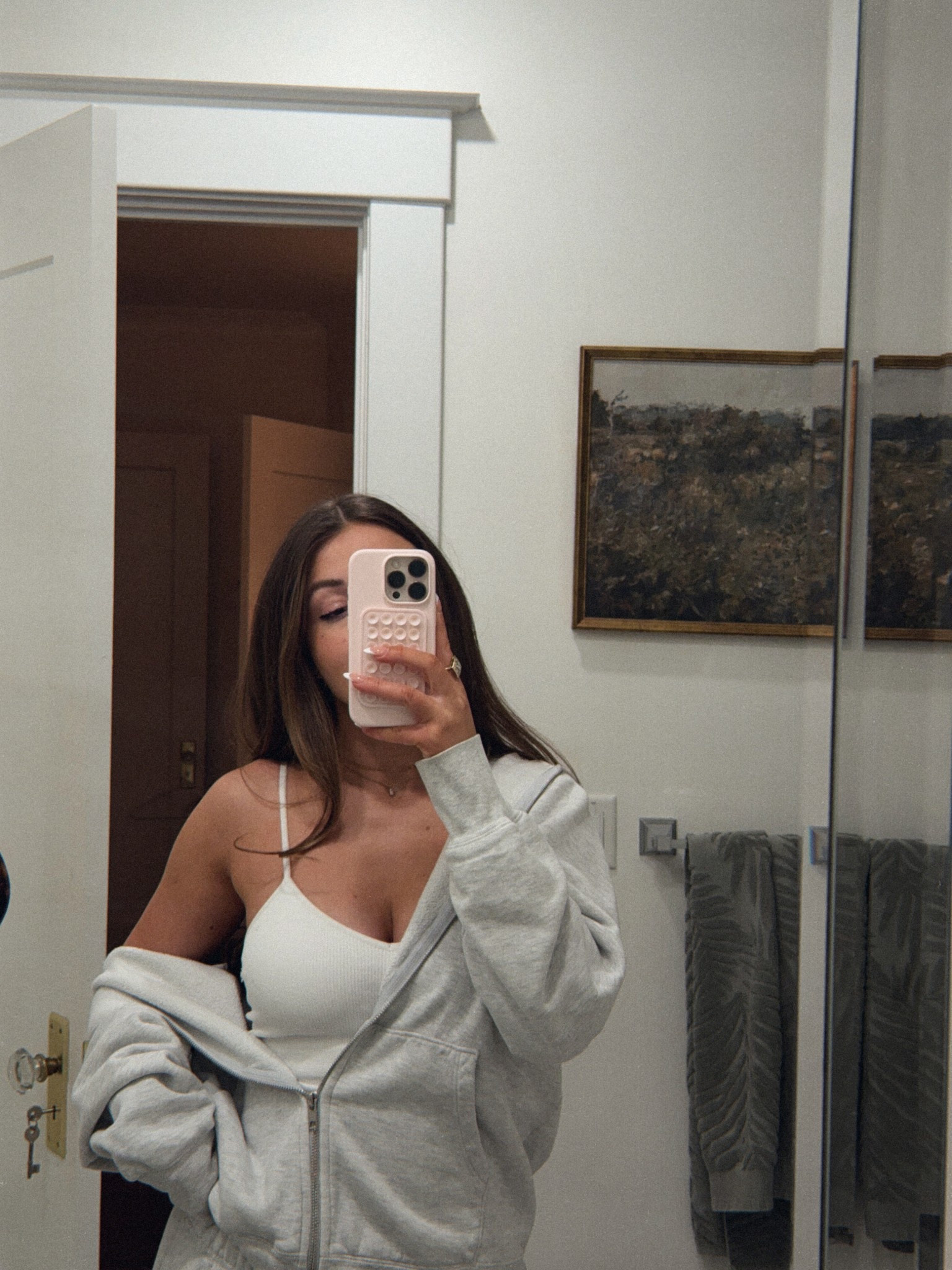 medium zip up
small tank 