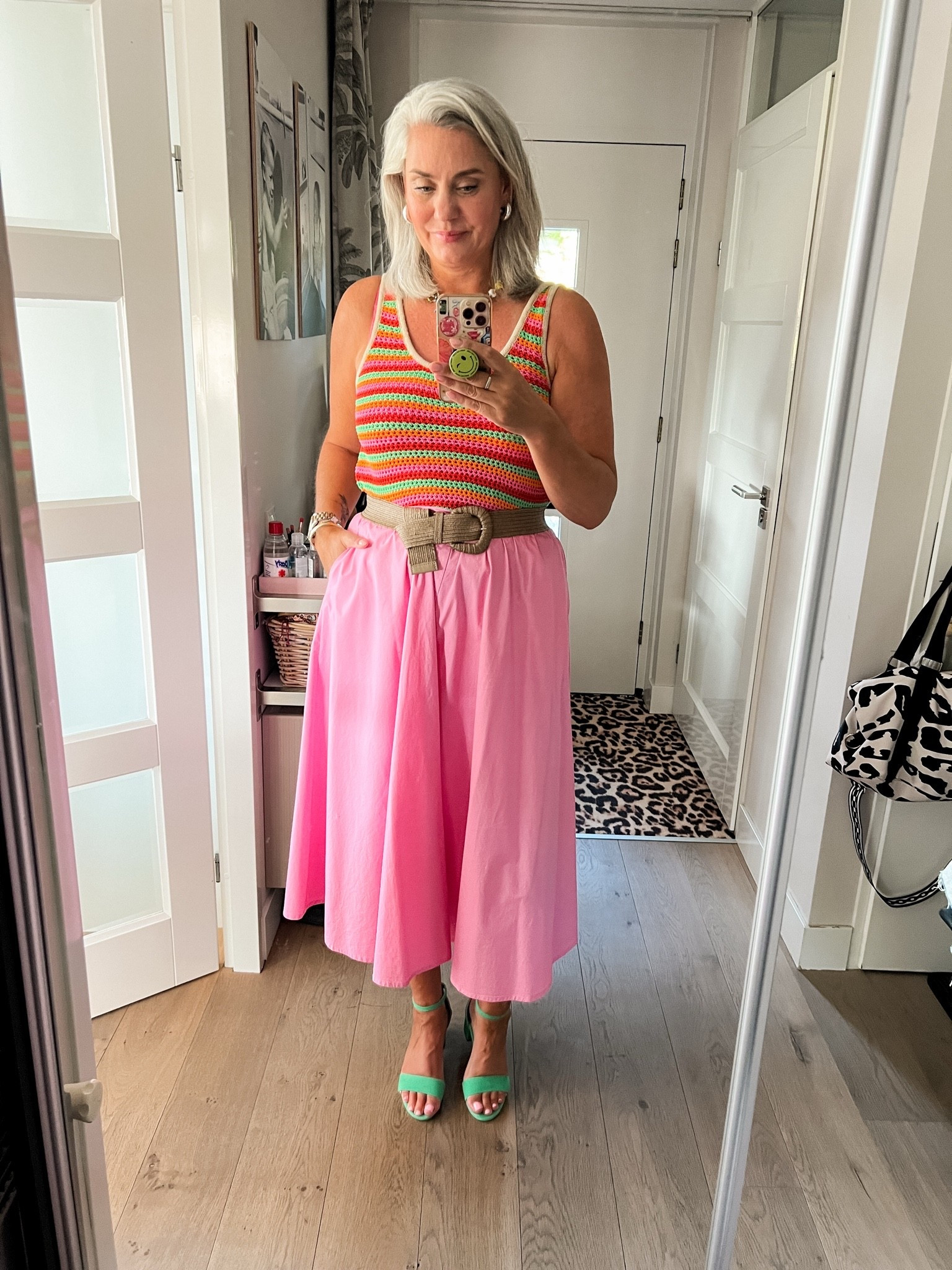 OOTD - maandag. Een gekleurde, gestreepte, gehaakte top van Primark (M) op een roze katoenen rok met zakken. Een gevlochten elastische rattan riem en groene sandaaltjes (oud Manfield)

#LTKnederlands #LTKeurope #LTKsummer
