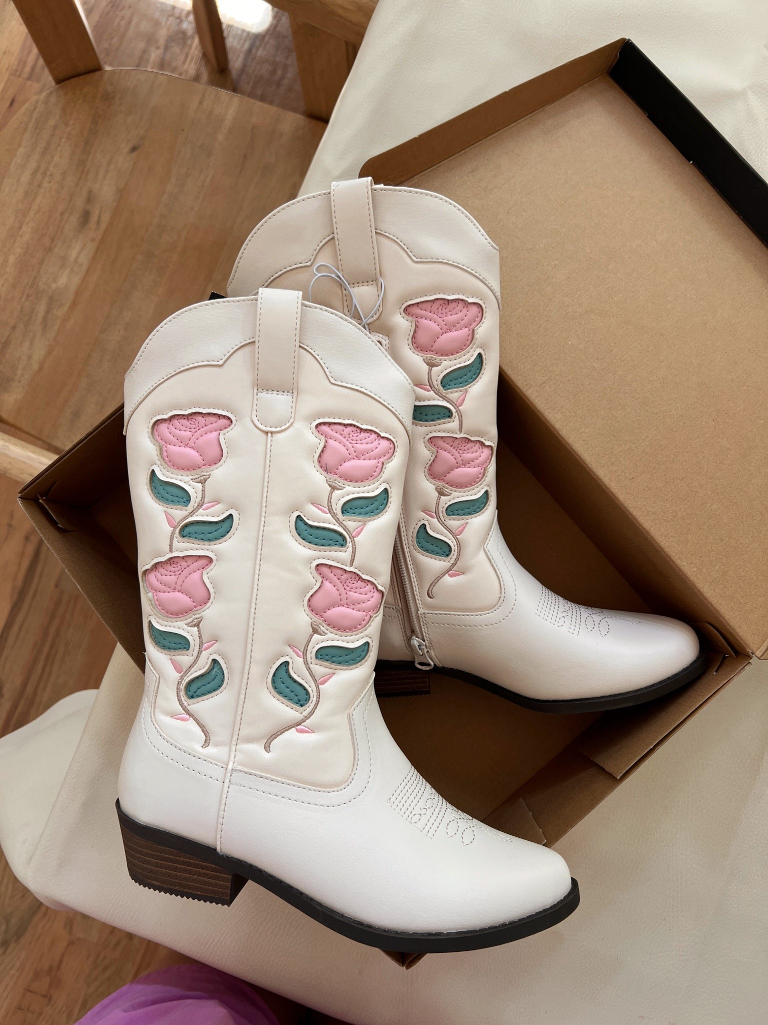 Cutest girl boots 🎀


#LTKKids #LTKShoeCrush #LTKFamily