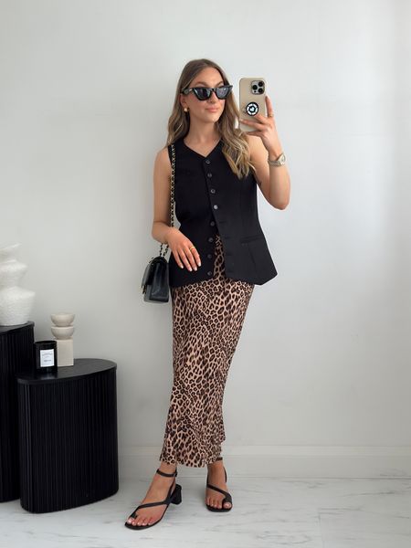 Leopard print skirt dresses up with a waistcoat & heels.

Sizes👇🏼
Waistcoat: 6
Skirt: 6 

#LTKitbag #LTKstyletip #LTKfindsunder50