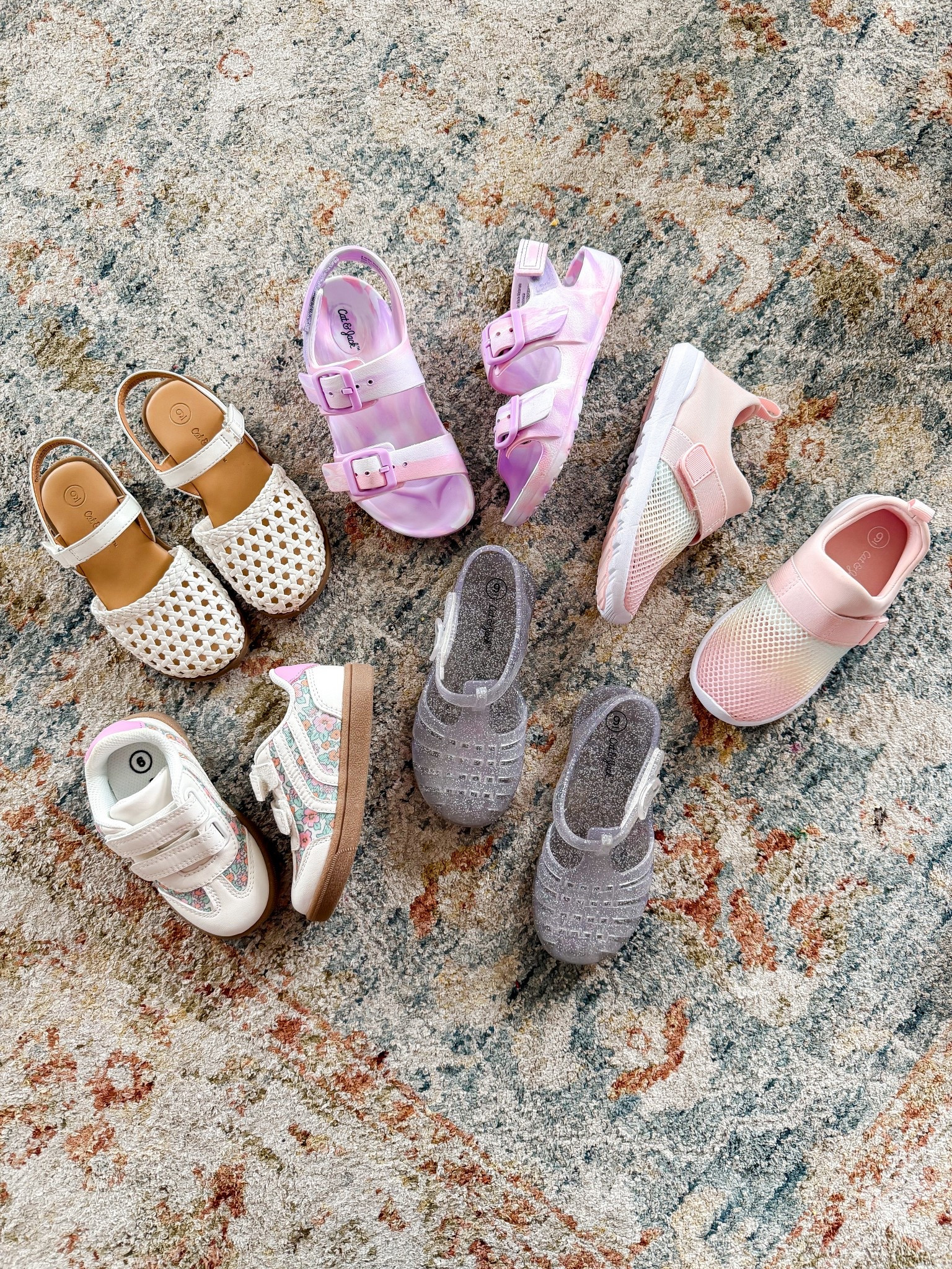 Toddler girl shoes 40% off today only

#LTKKids #LTKSaleAlert