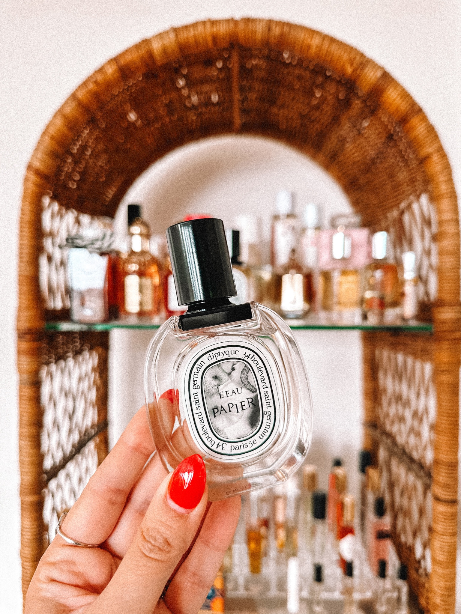 Perfume of the day: Diptique’s L’eau Papier ✨ white musks, creamy steamed rice accord, blonde woods & mimosa 

#LTKbeauty