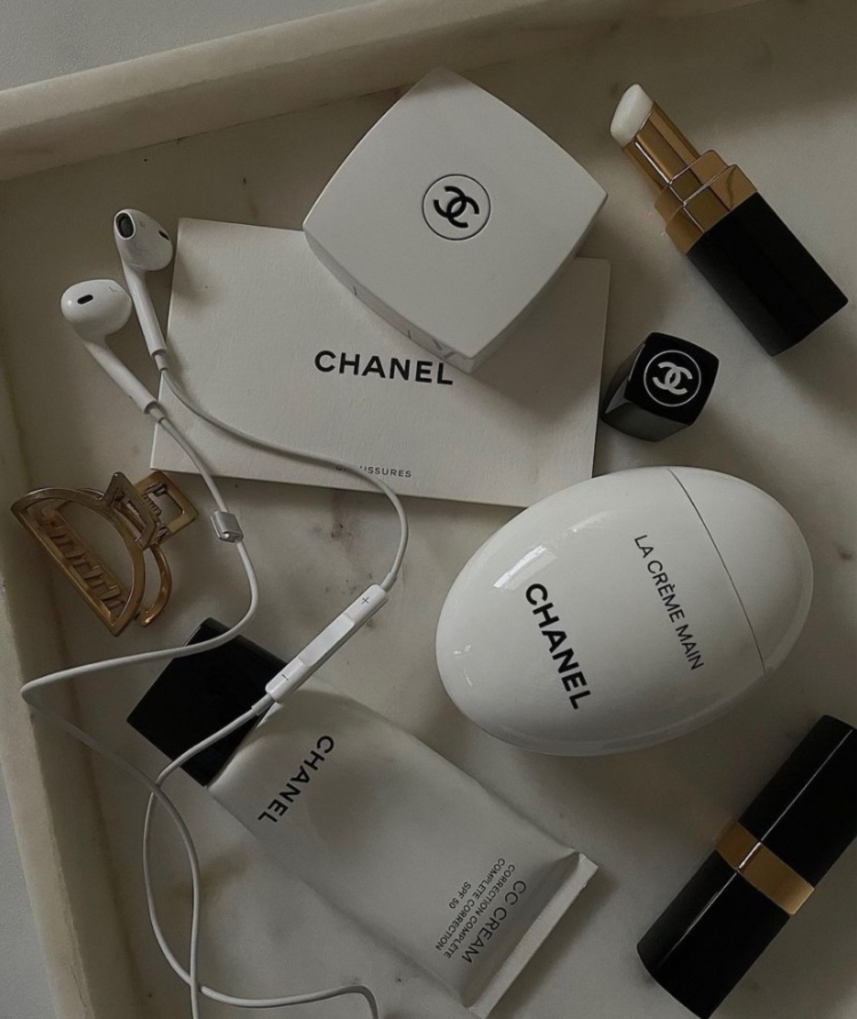 Chanel la Creme main, Louis Vuitton pochette  Dior lipgloss, Beauty bag,  Cafe shop design