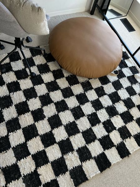 Loving how this checkered rug looks under rigg's loft bed 🖤👏🏻