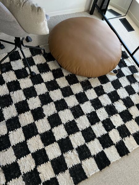 Loving how this checkered rug looks under rigg's loft bed 🖤👏🏻