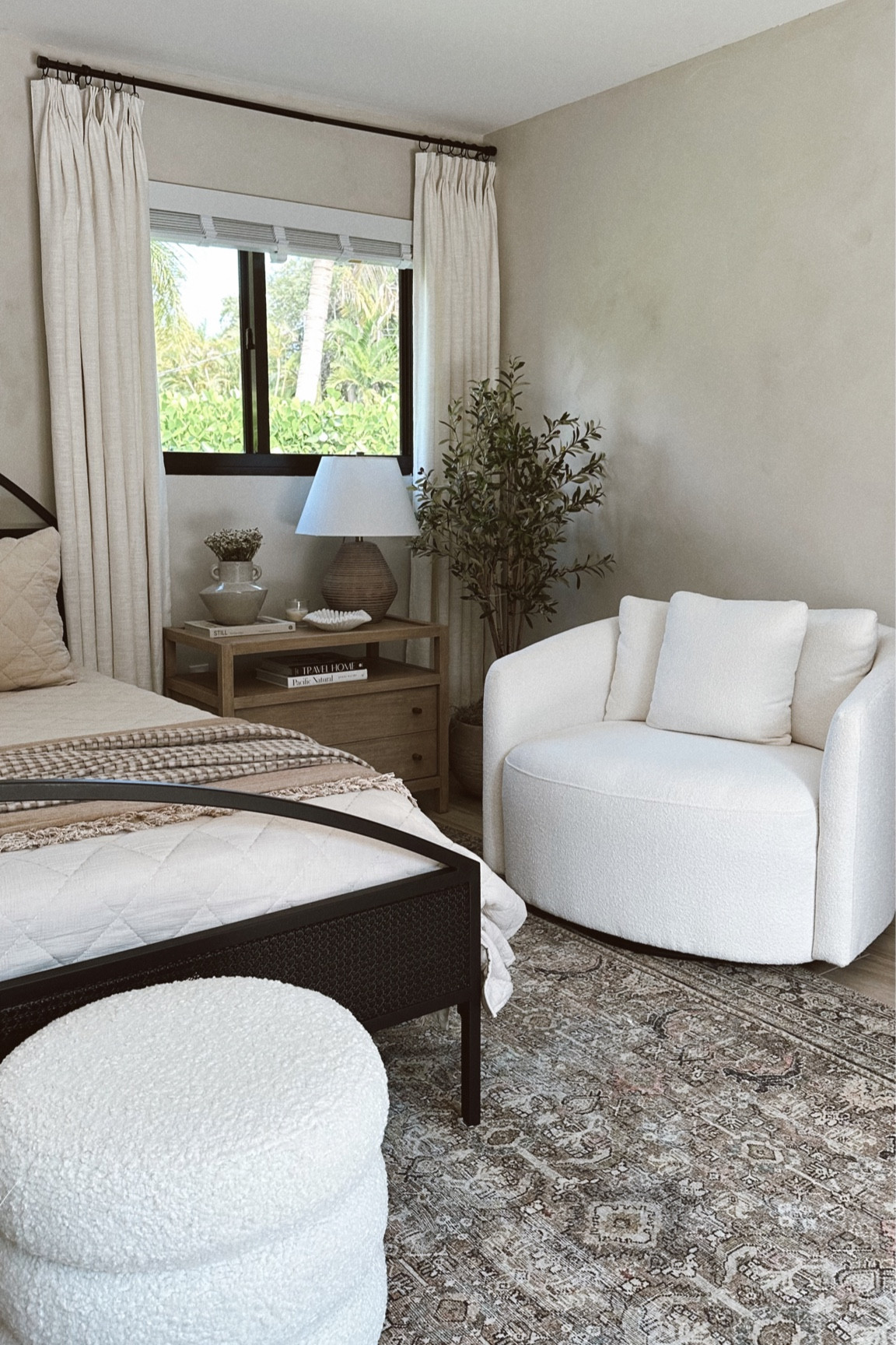 My viral Walmart chair is back in stock!
It’s under $300, oversized, swivels and comes with 3 pillows and now available in grey and green 

#walmart #walmarthome #boucle #chair #homefind #homedecor #bedroom 


#LTKhome #LTKSeasonal #LTKsalealert