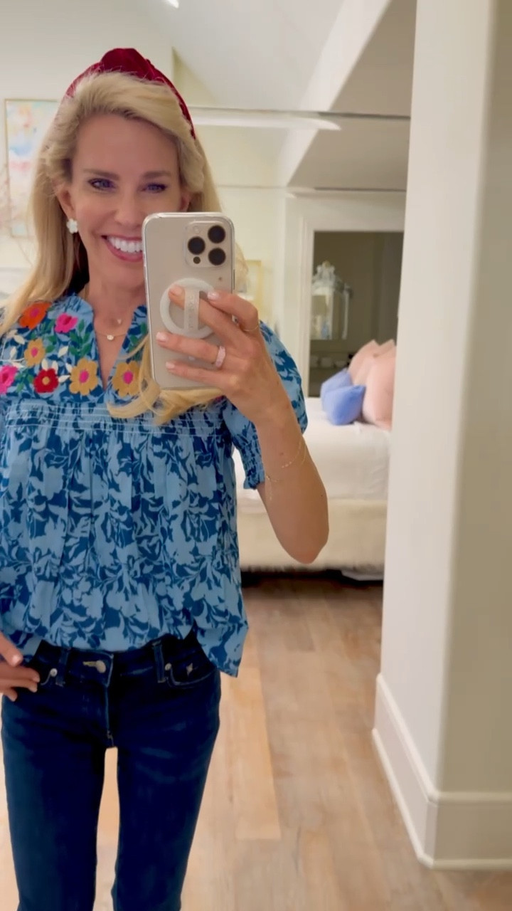 Outfit of the day!💙

#LTKStyleTip #LTKFindsUnder50 #LTKSeasonal