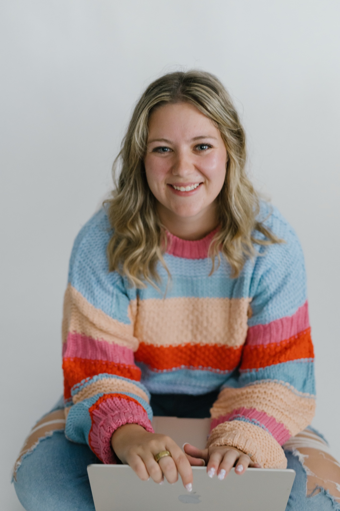 The coziest, most colorful sweater! It breaks up the cloudy, dark, blandness of winter and my defaulting to black clothes. Amazon sweater, Amazon fashion

#LTKFindsUnder50 #LTKHoliday