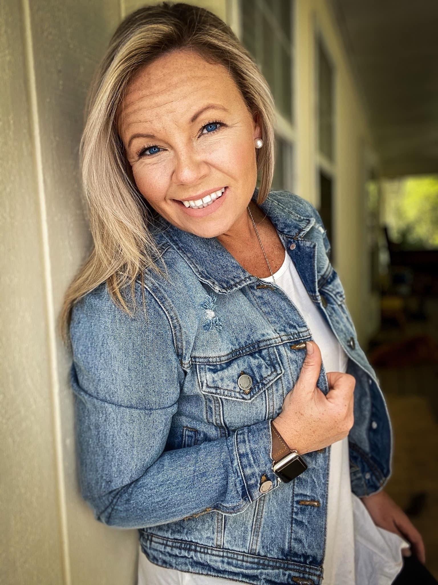 Nothing beats the classics. 👖✨ A good denim jacket is my absolute year-round wardrobe staple. Found this one that has the perfect amount of stretch and distressing! Shop the look at the link in my bio. #LTKfit #DenimStyle #EverydayLook 

#LTKmomlife #LTKBeauty #LTKootd