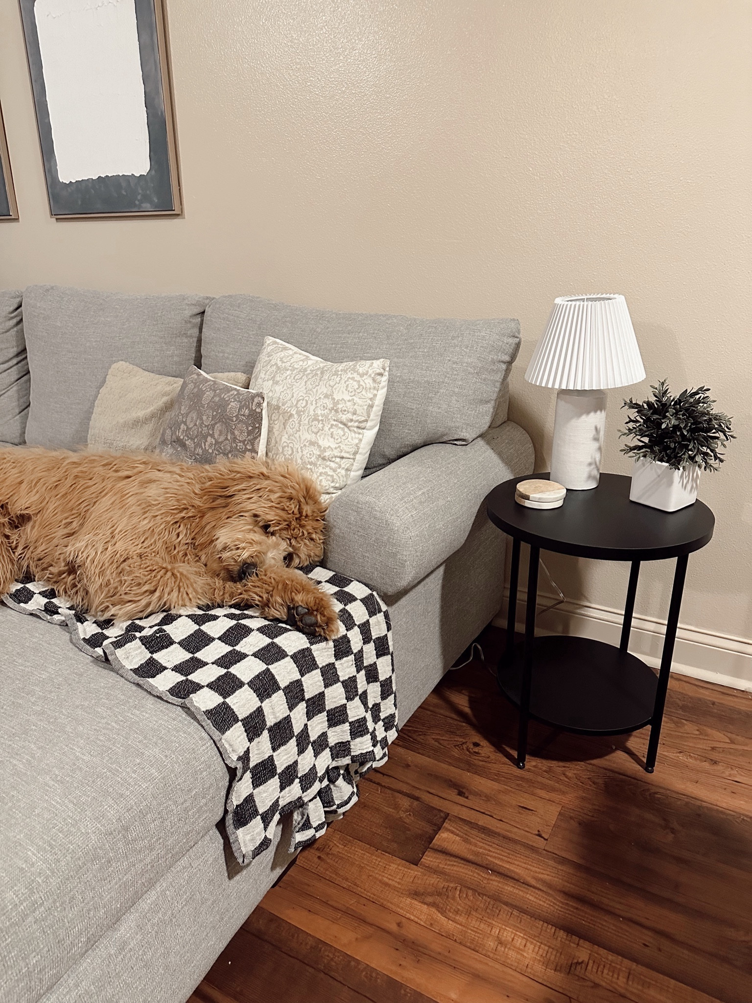 Side table styling🖤

#LTKhome #LTKstyletip #LTKfindsunder50