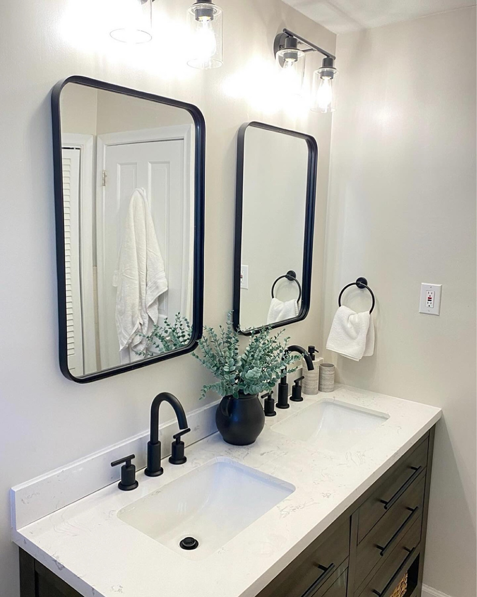 Main Bathroom Decor

#LTKU #LTKstyletip #LTKhome