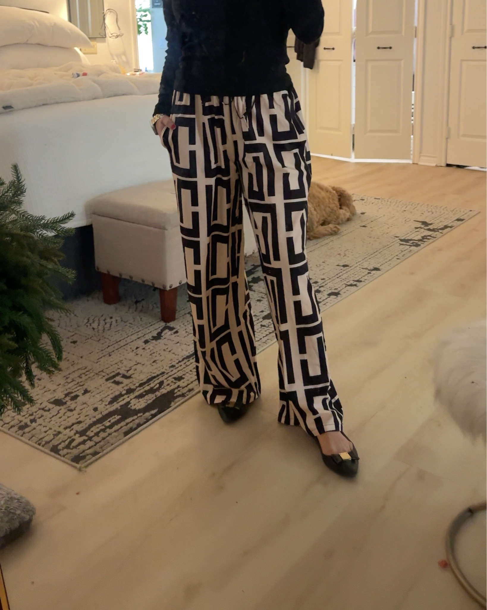 Yay or nay on these wide leg pants? Wearing size small & it has pockets!