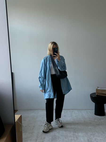 Oversized blue shirt 

#LTKSeasonal #LTKeurope #LTKfindsunder100