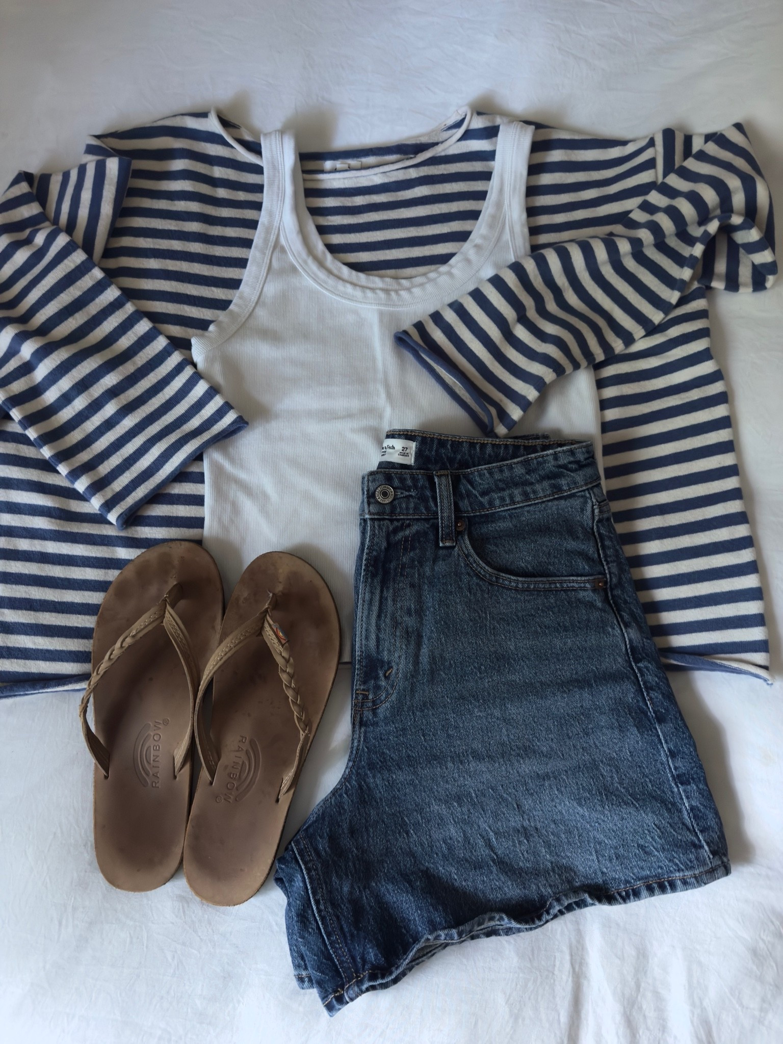 Casual summer outfit 

#outfitinspo #stripes #denimshorts #abercrombie #aerie #sweater #tanktop #basic #rainbowflipflops