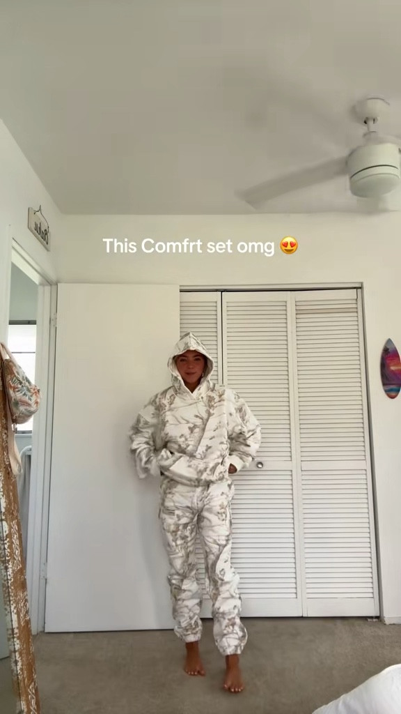 So obsessed with this camo sweatset from Comfrt🤍🤩 

#LTKGiftGuide #LTKTravel #LTKSeasonal